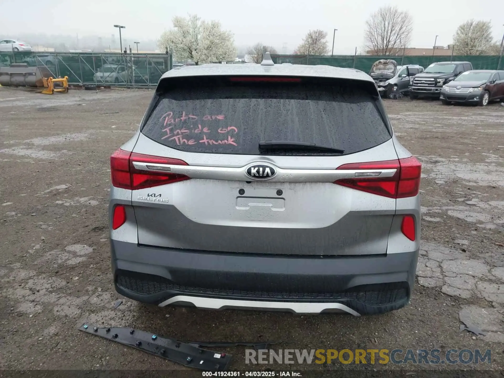 17 Photograph of a damaged car KNDEPCAA0M7116645 KIA SELTOS 2021