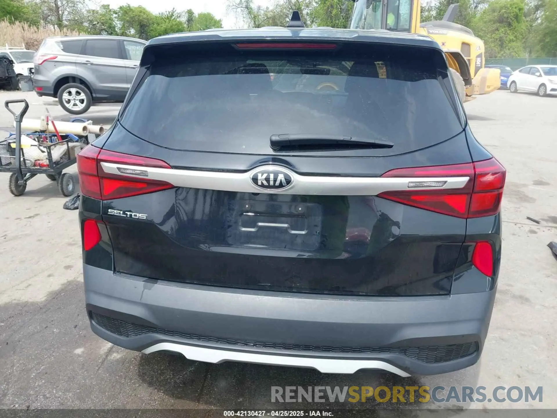 17 Photograph of a damaged car KNDEPCAA1M7116346 KIA SELTOS 2021