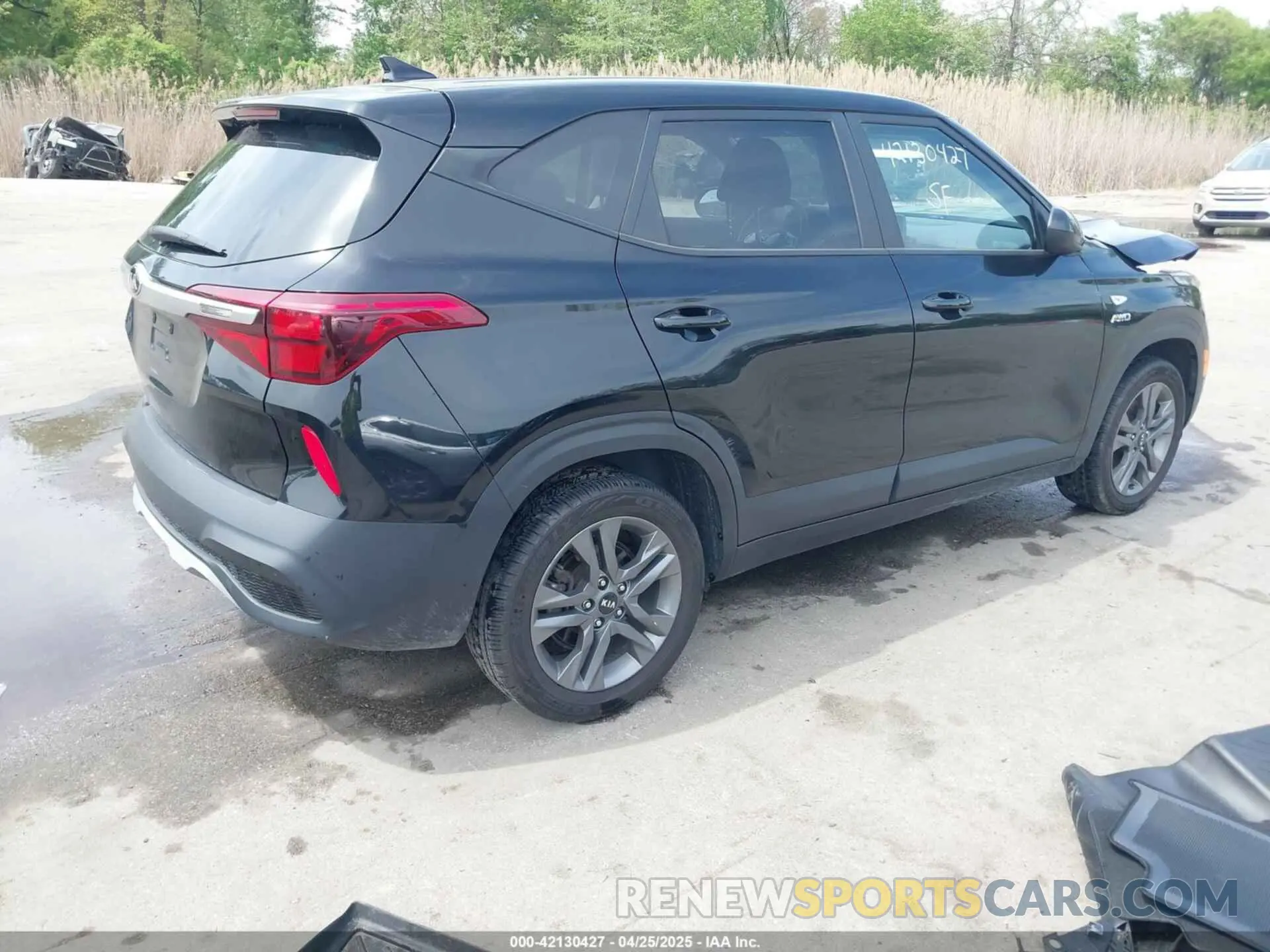 4 Photograph of a damaged car KNDEPCAA1M7116346 KIA SELTOS 2021