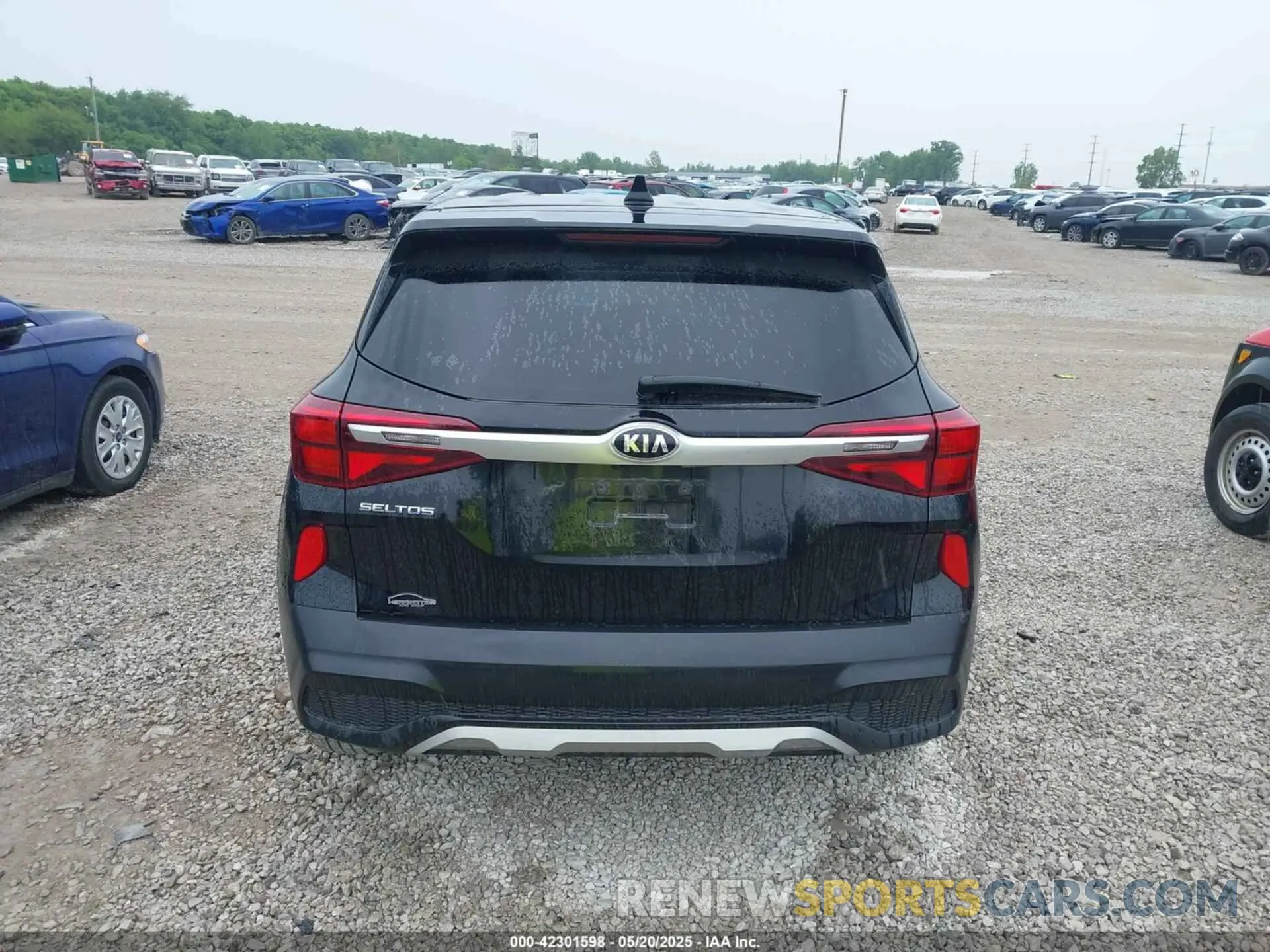 16 Photograph of a damaged car KNDEPCAA2M7128070 KIA SELTOS 2021