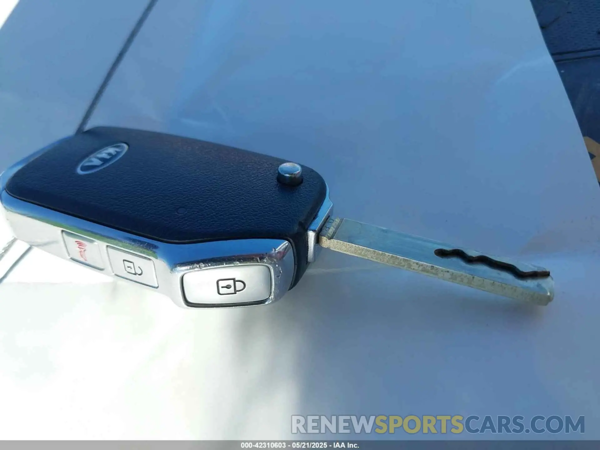 11 Photograph of a damaged car KNDEPCAA7M7049168 KIA SELTOS 2021