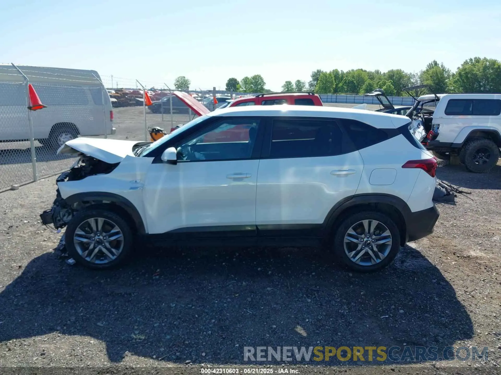 15 Photograph of a damaged car KNDEPCAA7M7049168 KIA SELTOS 2021
