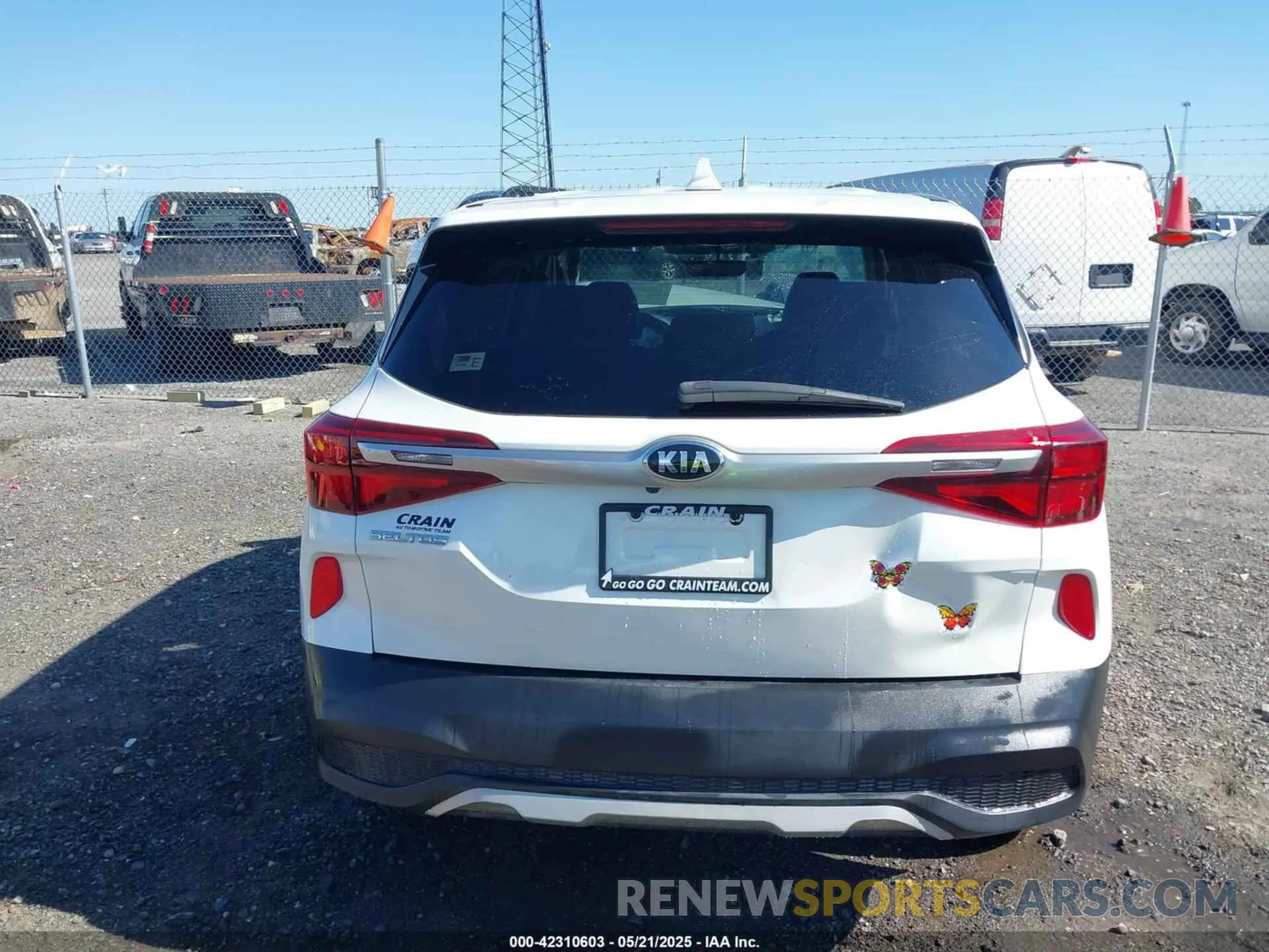 17 Photograph of a damaged car KNDEPCAA7M7049168 KIA SELTOS 2021