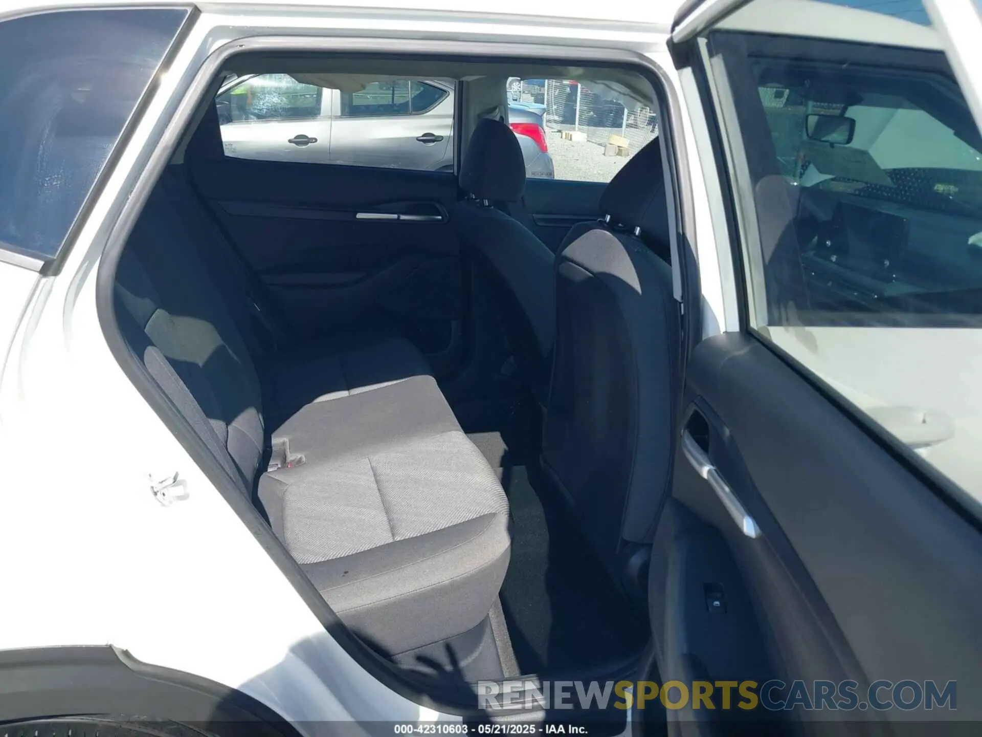8 Photograph of a damaged car KNDEPCAA7M7049168 KIA SELTOS 2021