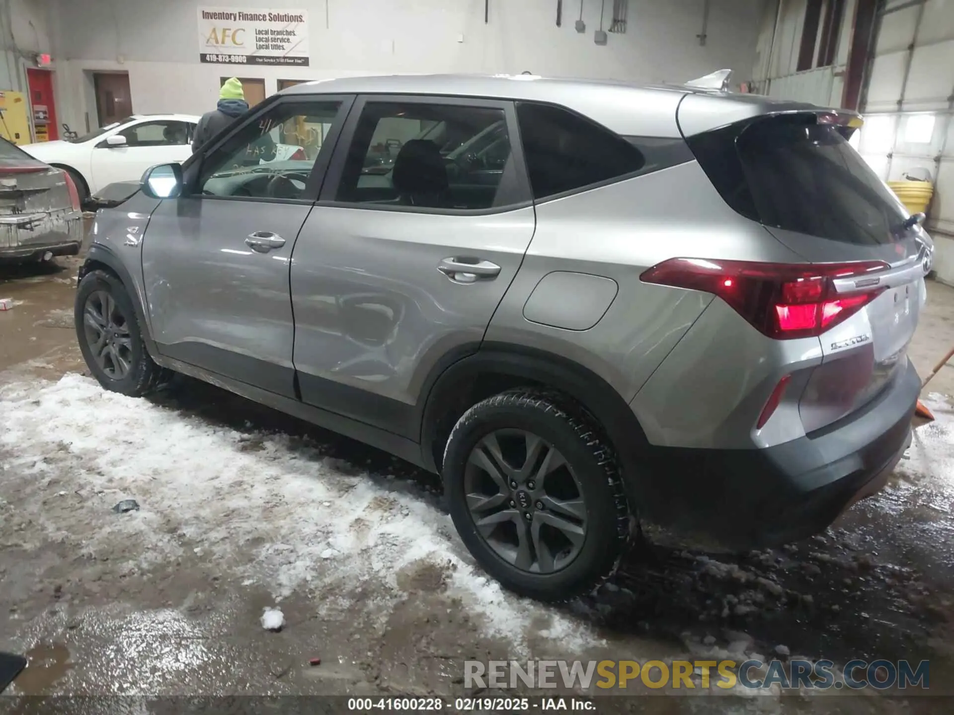 3 Фотография поврежденного автомобиля KNDEPCAA8M7218100 KIA SELTOS 2021