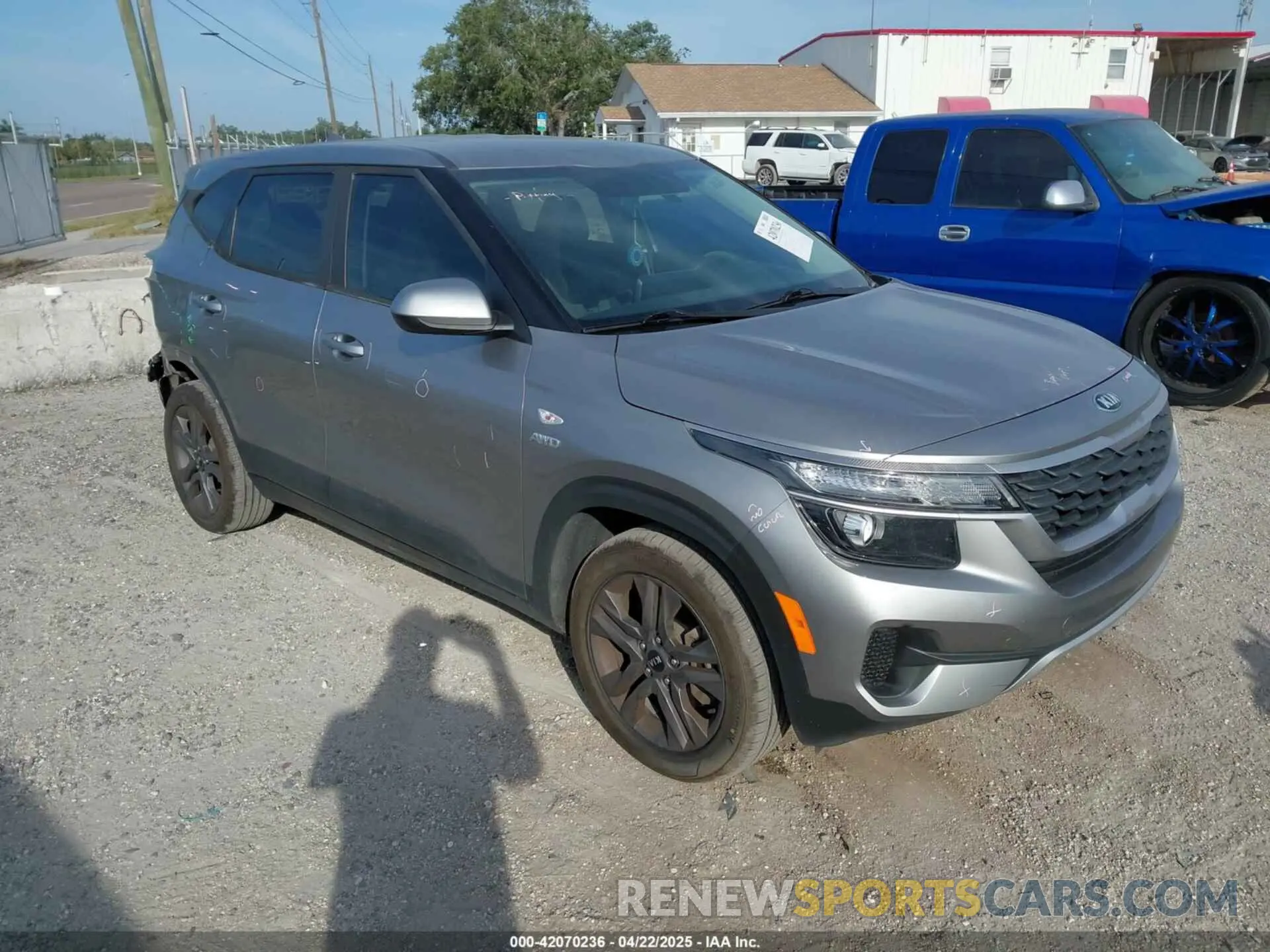 1 Photograph of a damaged car KNDEPCAAXM7136028 KIA SELTOS 2021