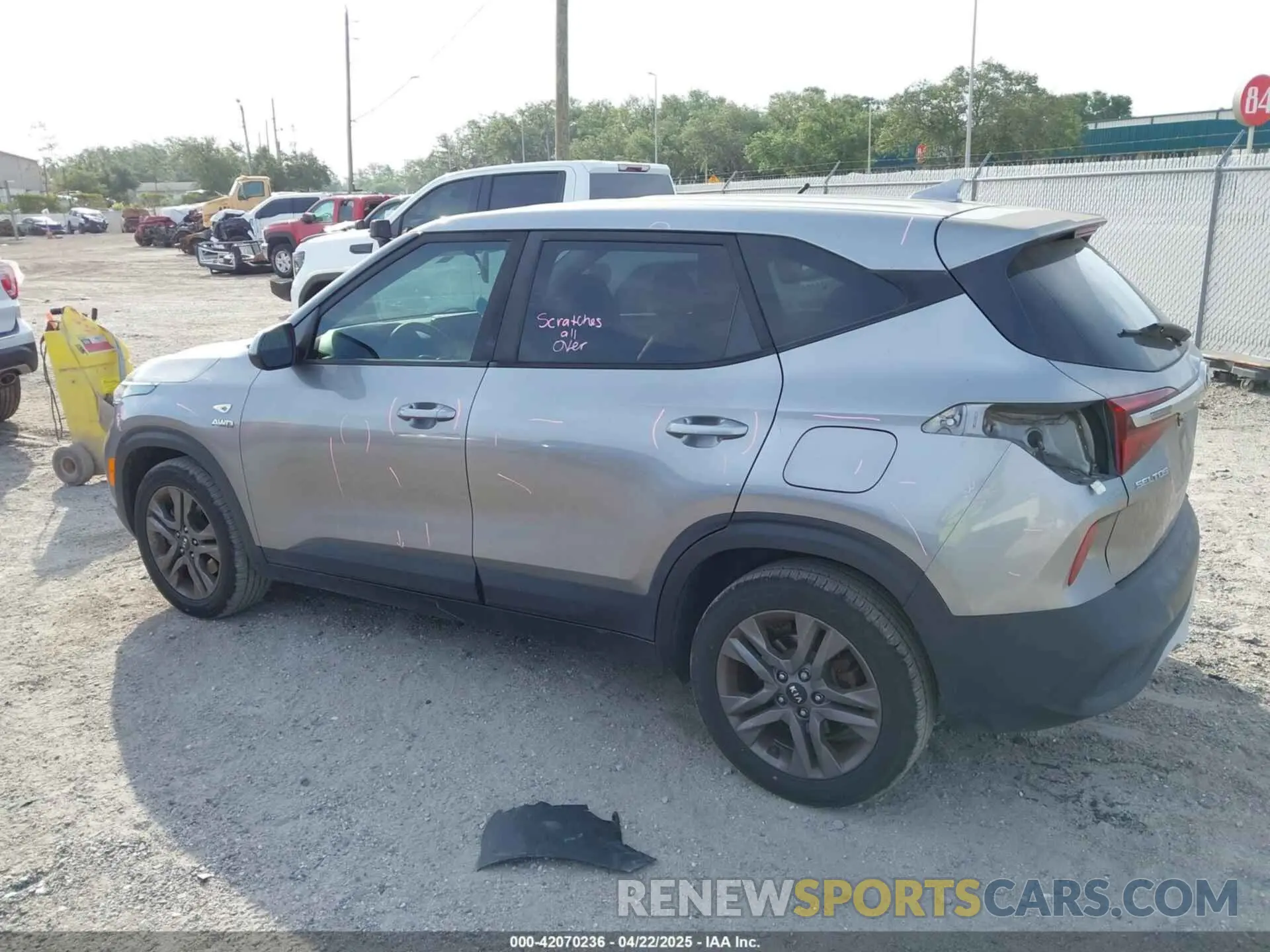 14 Photograph of a damaged car KNDEPCAAXM7136028 KIA SELTOS 2021