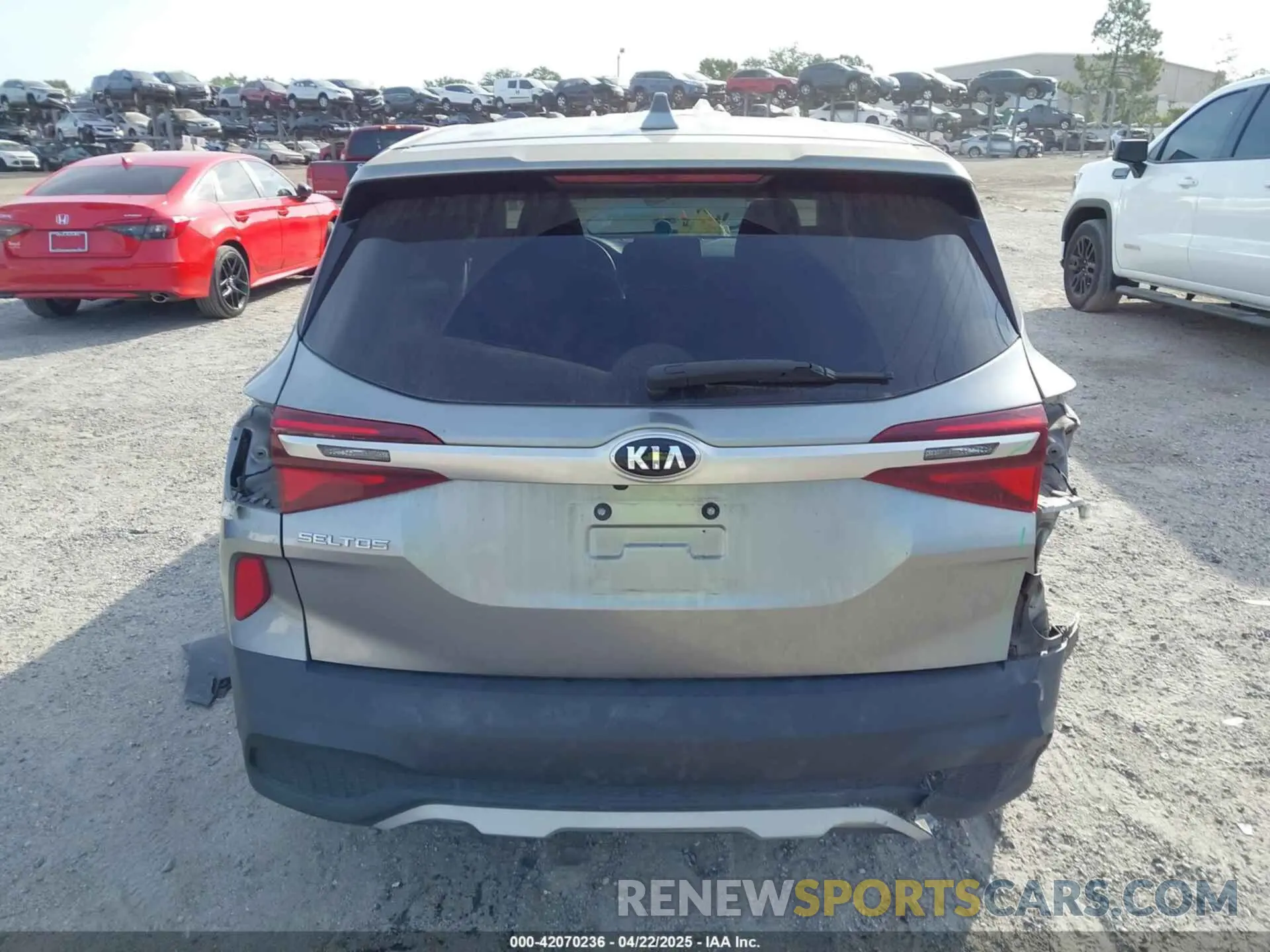 16 Photograph of a damaged car KNDEPCAAXM7136028 KIA SELTOS 2021