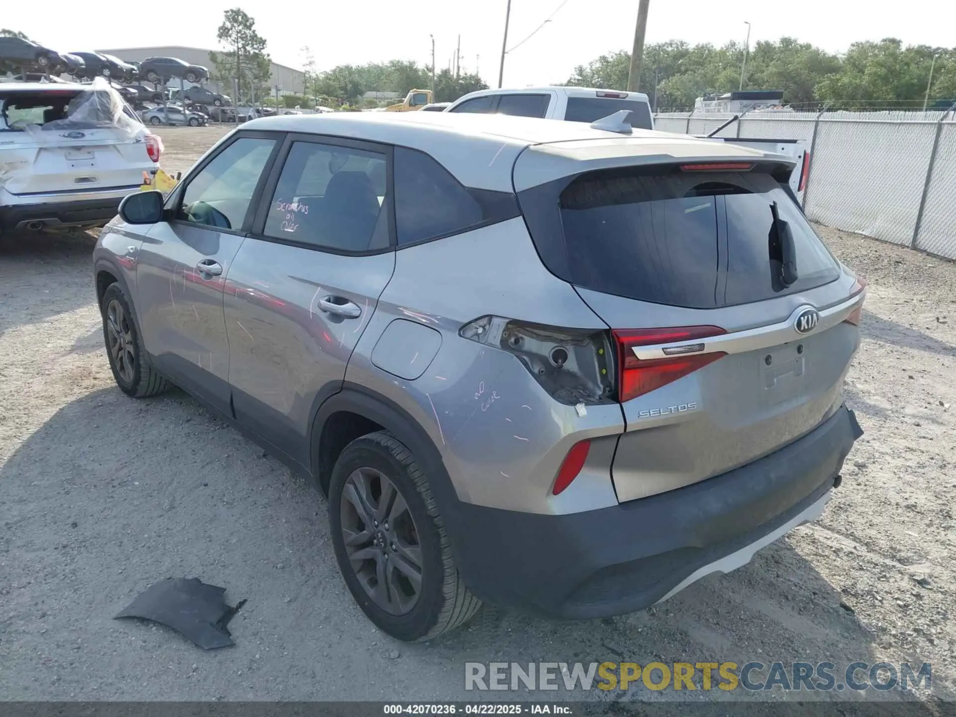 3 Photograph of a damaged car KNDEPCAAXM7136028 KIA SELTOS 2021