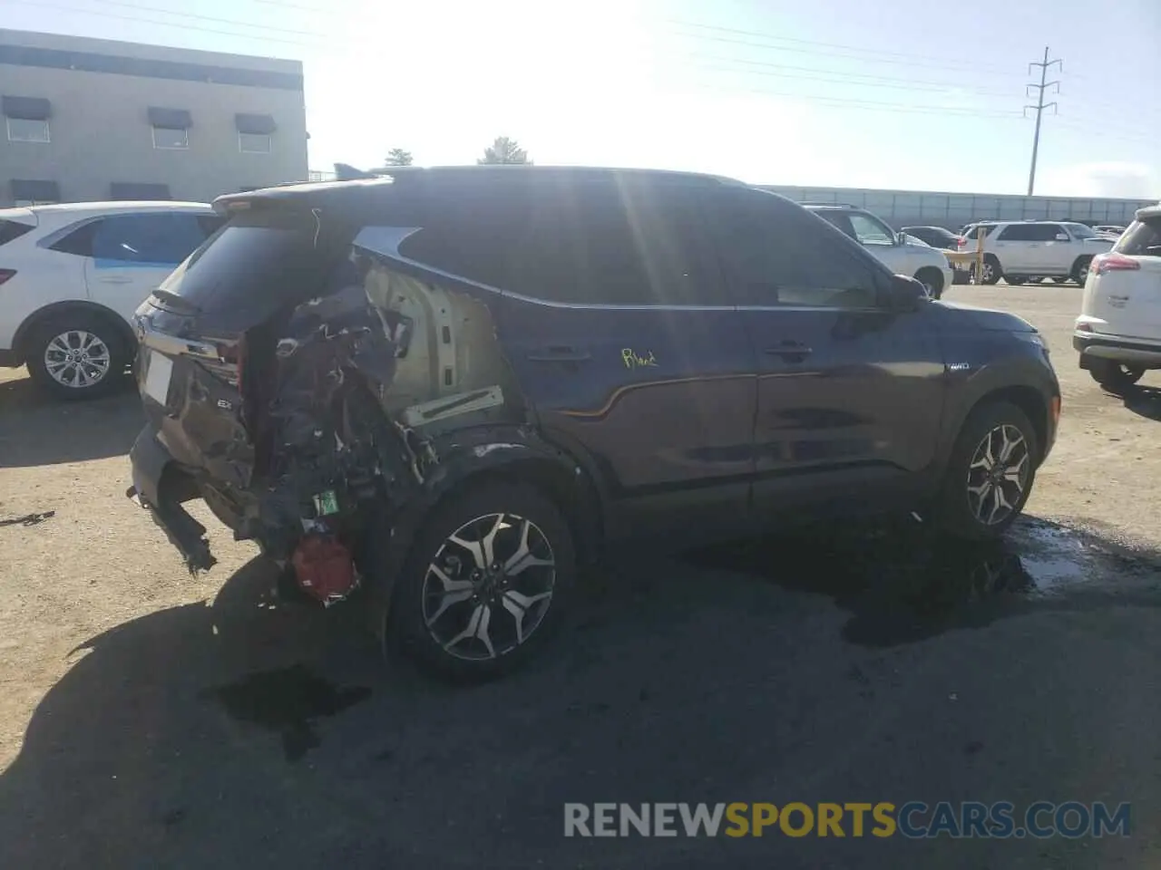 3 Photograph of a damaged car KNDERCAA1M7130483 KIA SELTOS 2021