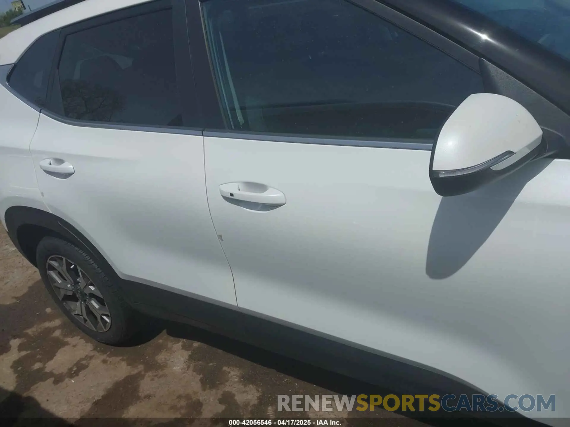 14 Фотография поврежденного автомобиля KNDERCAA3M7229080 KIA SELTOS 2021