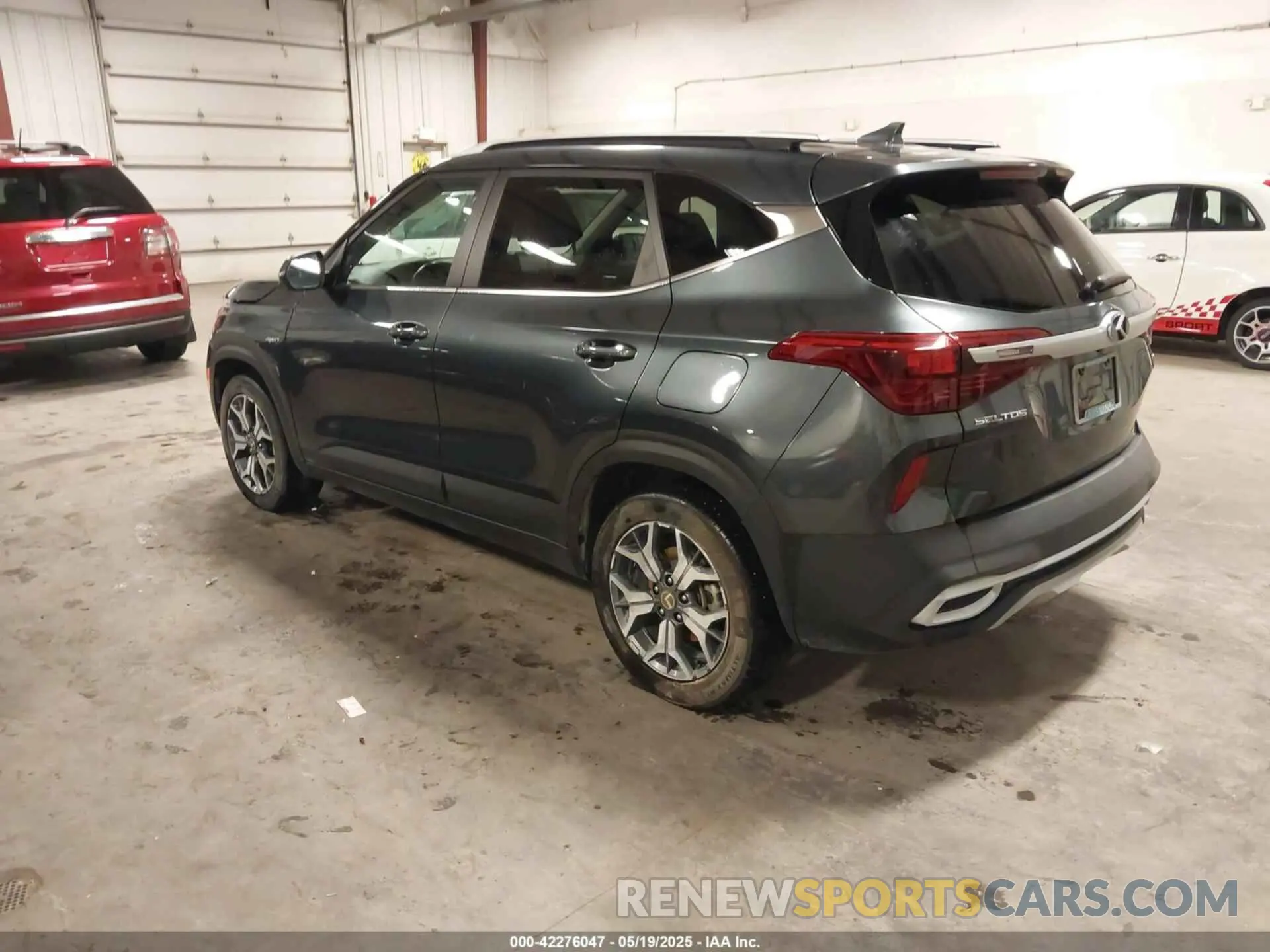 3 Photograph of a damaged car KNDERCAA4M7139369 KIA SELTOS 2021