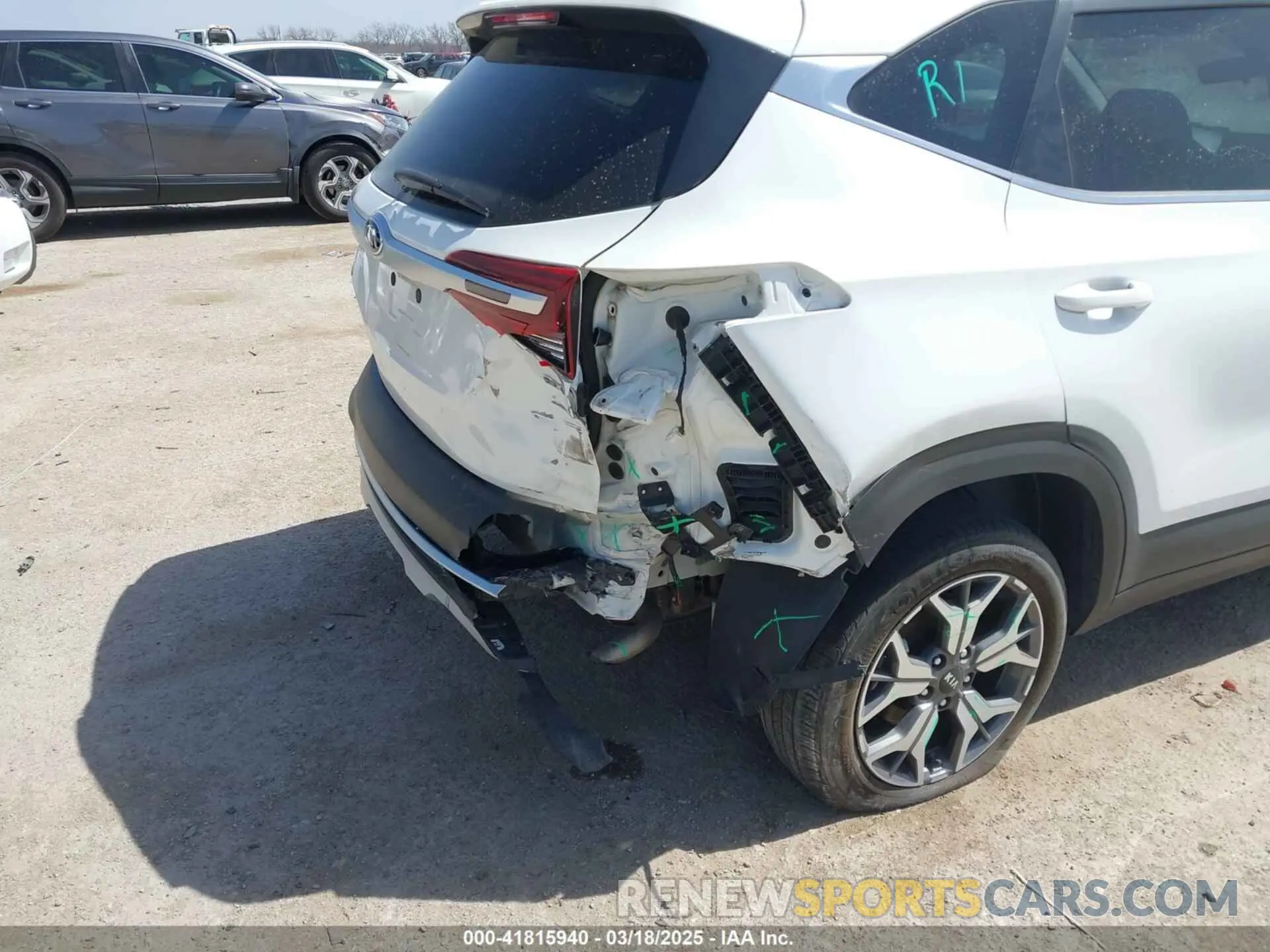 6 Photograph of a damaged car KNDERCAA4M7165986 KIA SELTOS 2021