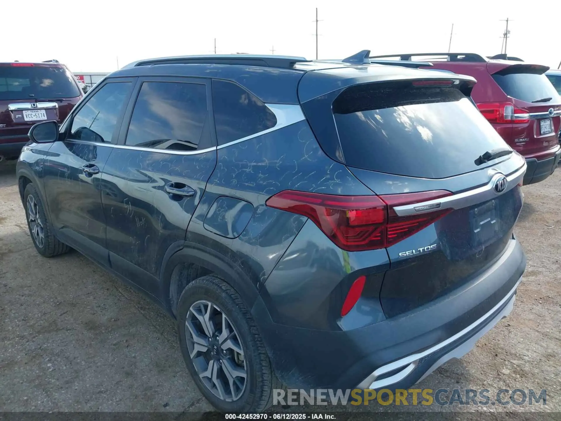 3 Photograph of a damaged car KNDERCAA9M7089049 KIA SELTOS 2021