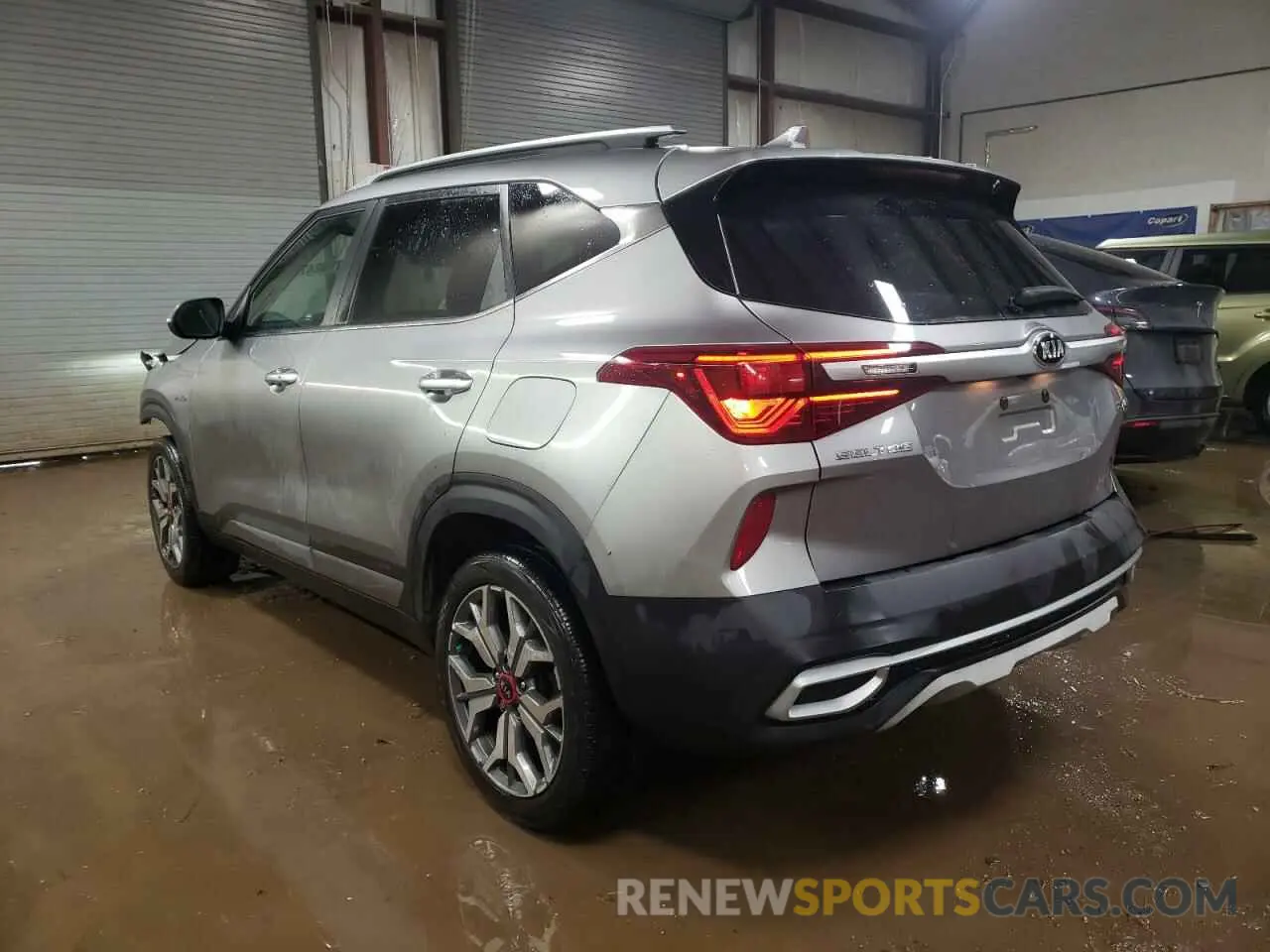 2 Photograph of a damaged car KNDETCA20M7157961 KIA SELTOS 2021