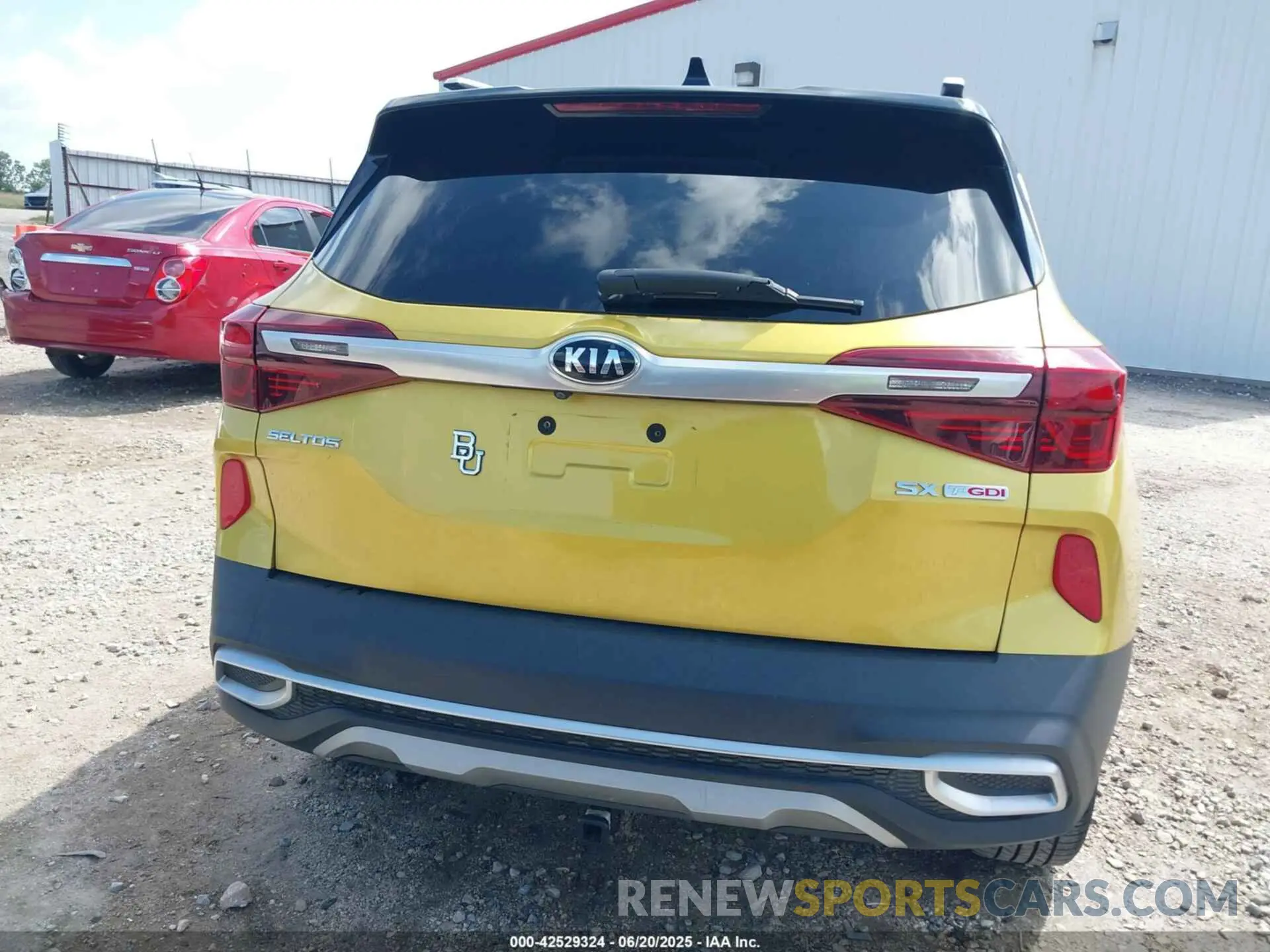 16 Photograph of a damaged car KNDETCA21M7060350 KIA SELTOS 2021