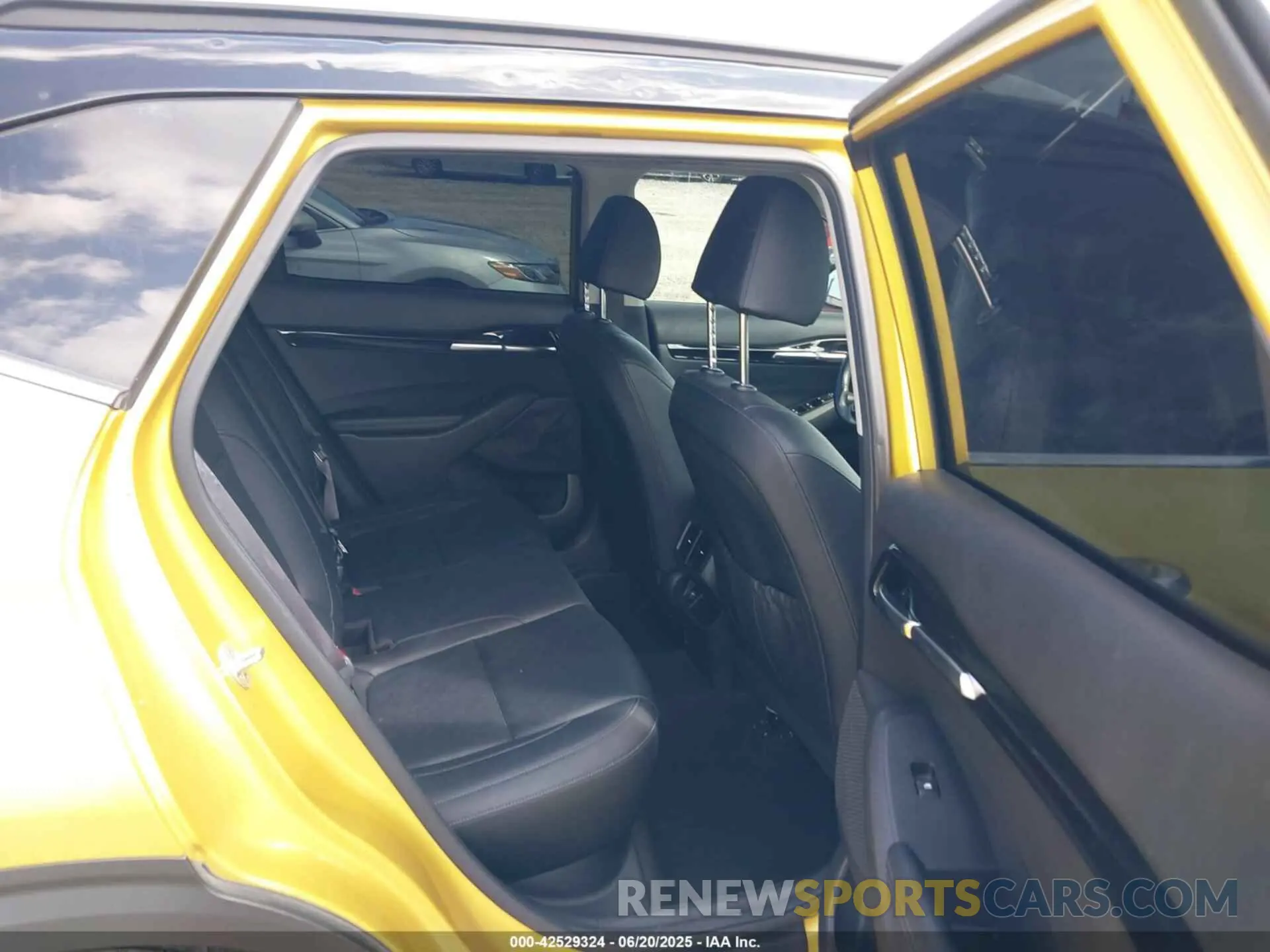 8 Photograph of a damaged car KNDETCA21M7060350 KIA SELTOS 2021