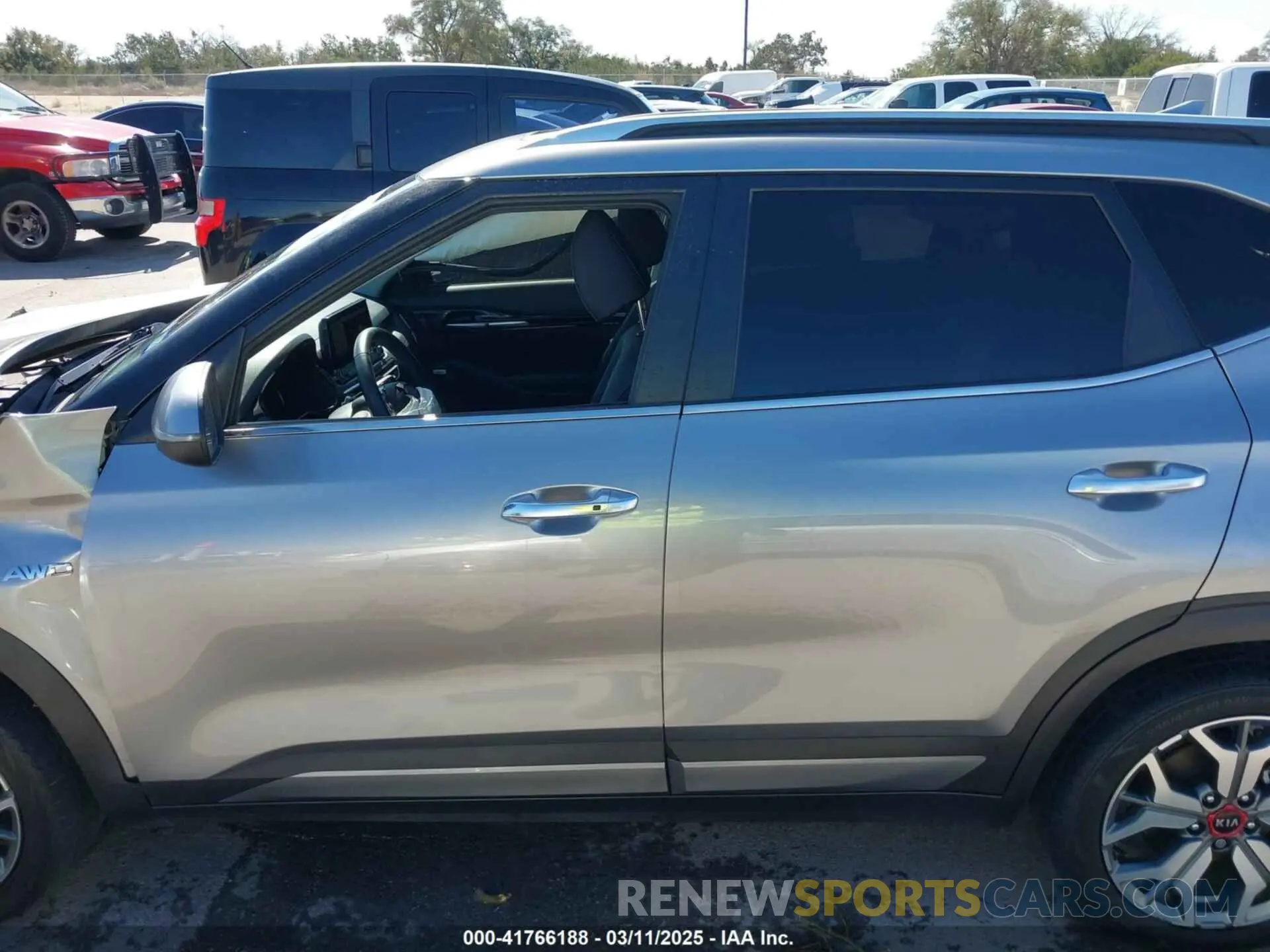 15 Photograph of a damaged car KNDETCA22M7058882 KIA SELTOS 2021