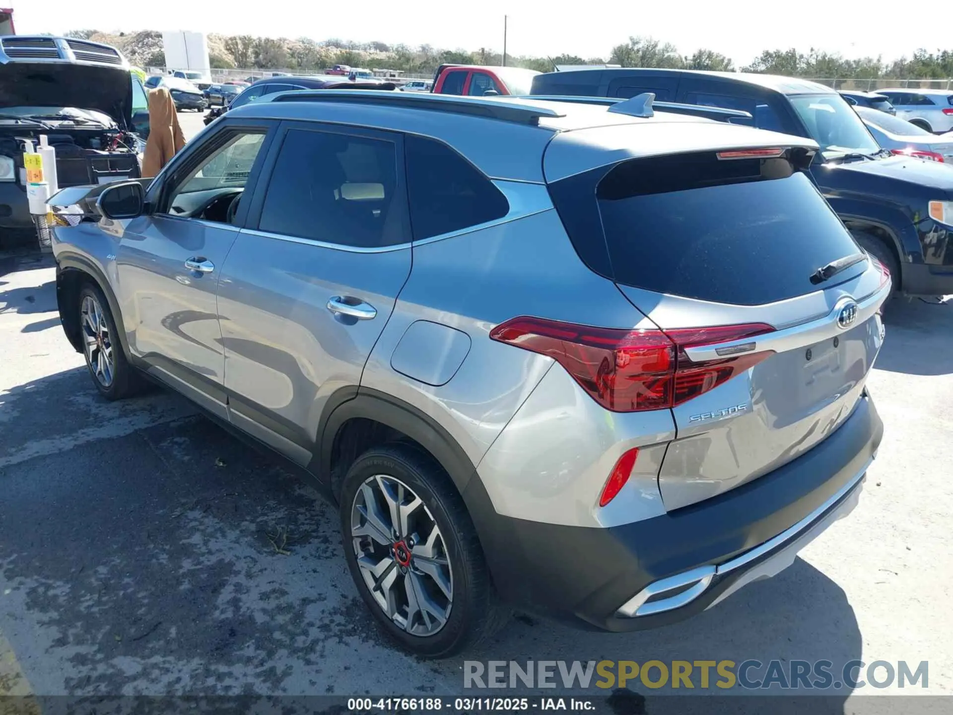 3 Photograph of a damaged car KNDETCA22M7058882 KIA SELTOS 2021