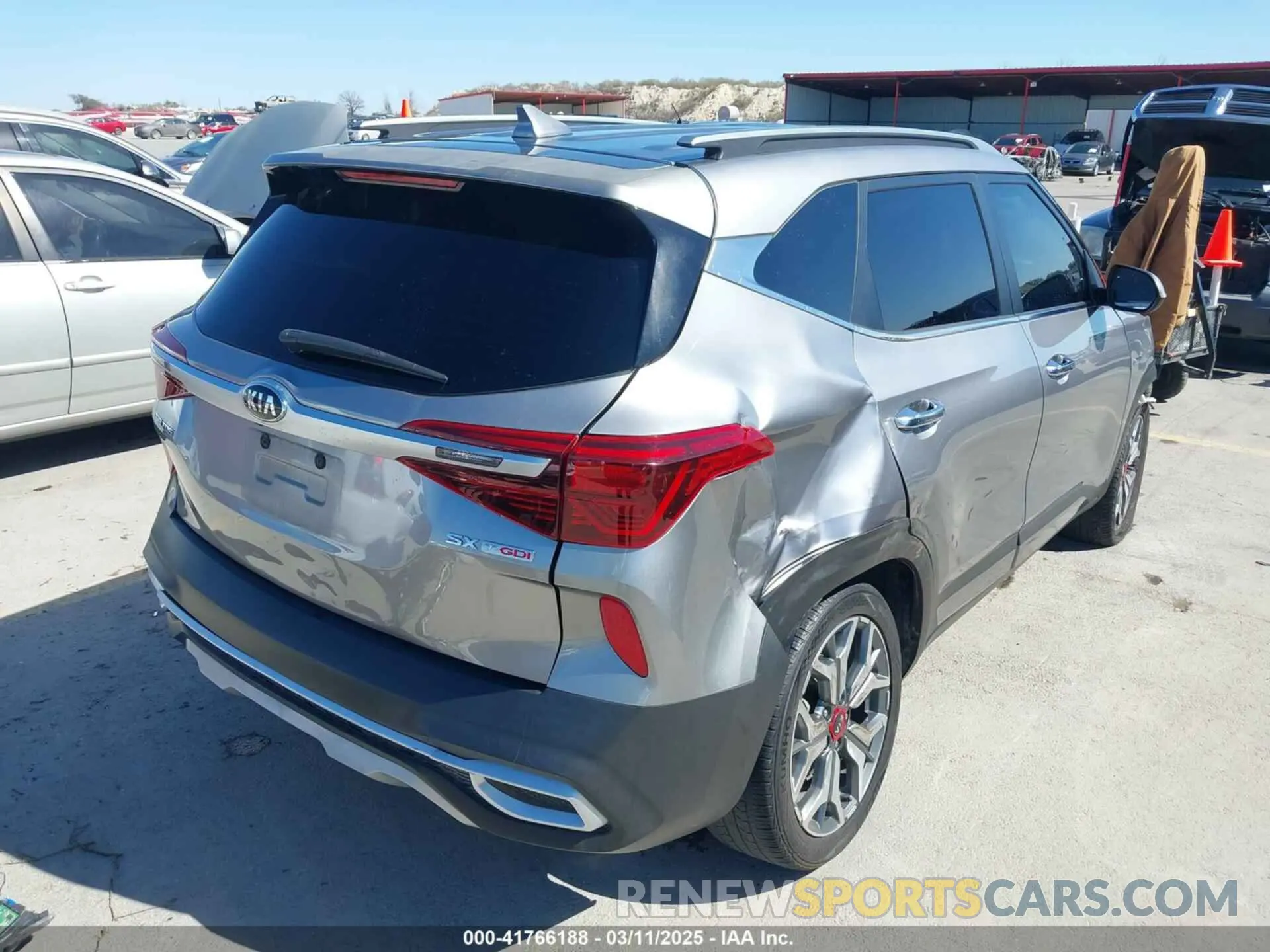 4 Photograph of a damaged car KNDETCA22M7058882 KIA SELTOS 2021