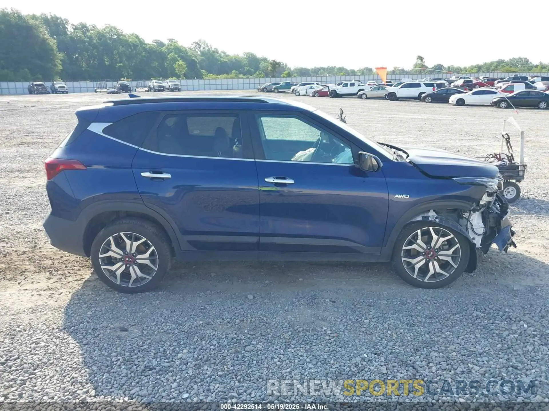12 Photograph of a damaged car KNDETCA23M7203251 KIA SELTOS 2021