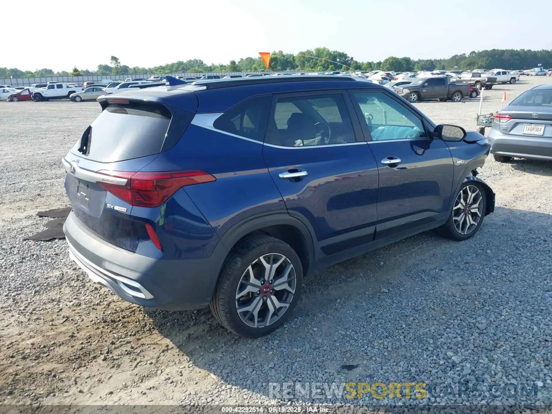 4 Photograph of a damaged car KNDETCA23M7203251 KIA SELTOS 2021