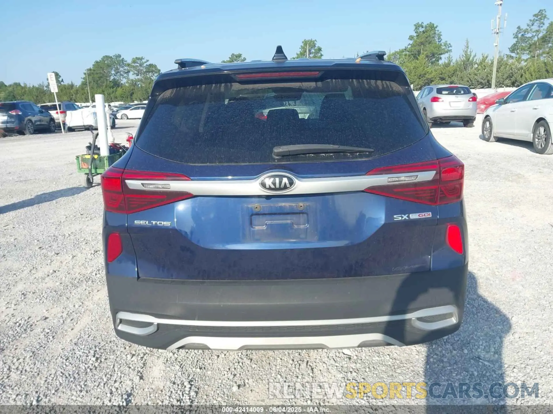 16 Photograph of a damaged car KNDETCA24M7209981 KIA SELTOS 2021