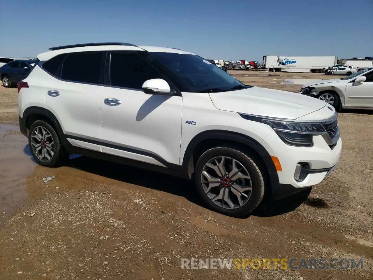 4 Photograph of a damaged car KNDETCA25M7139553 KIA SELTOS 2021