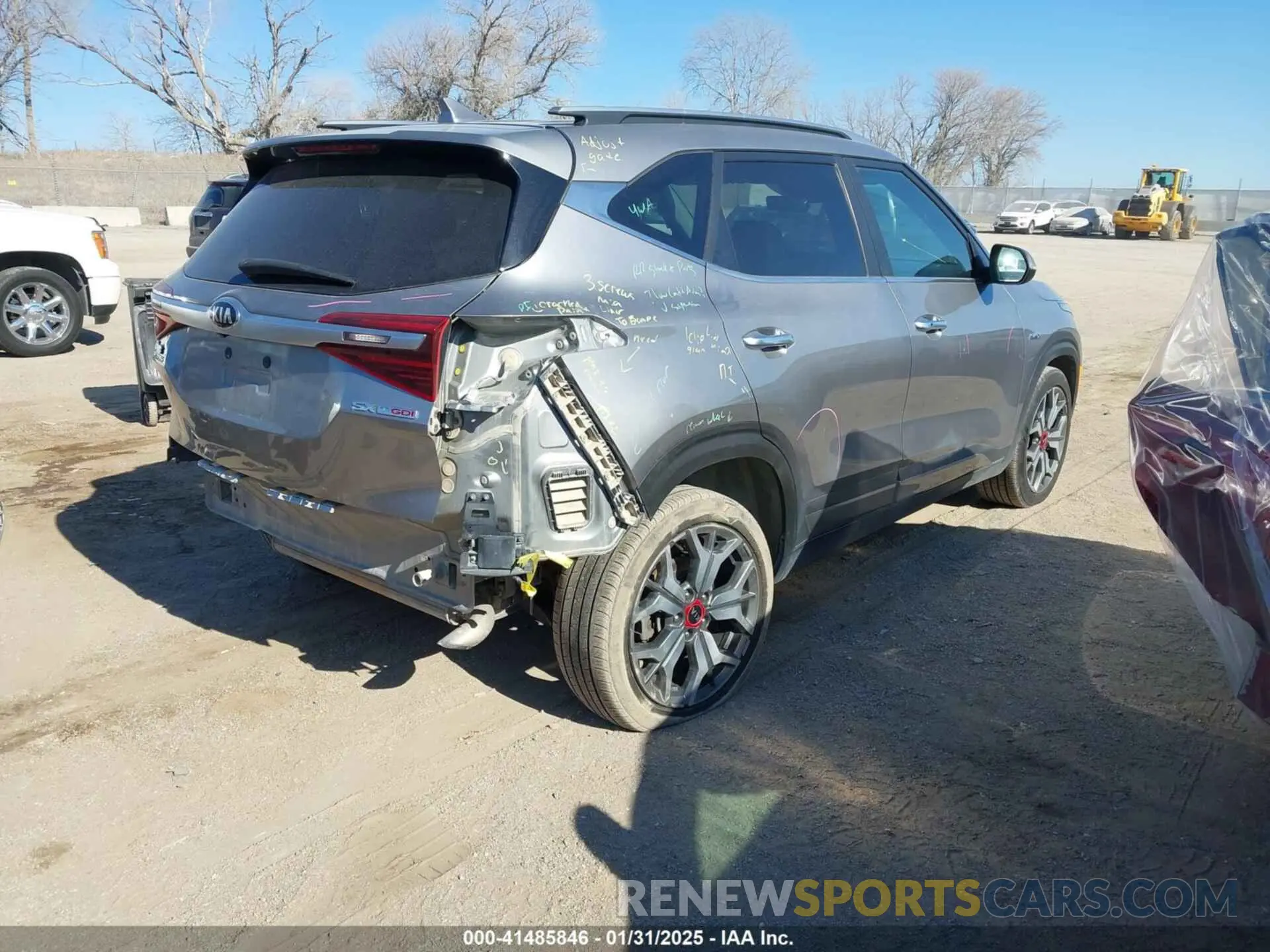 4 Photograph of a damaged car KNDETCA27M7186695 KIA SELTOS 2021