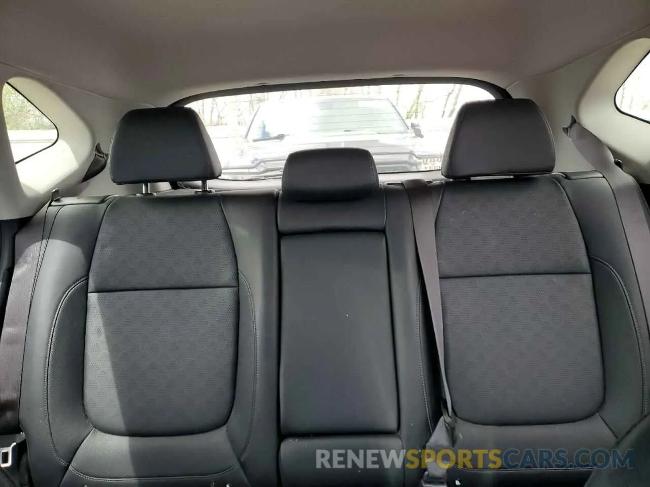 10 Photograph of a damaged car KNDETCA28M7037129 KIA SELTOS 2021