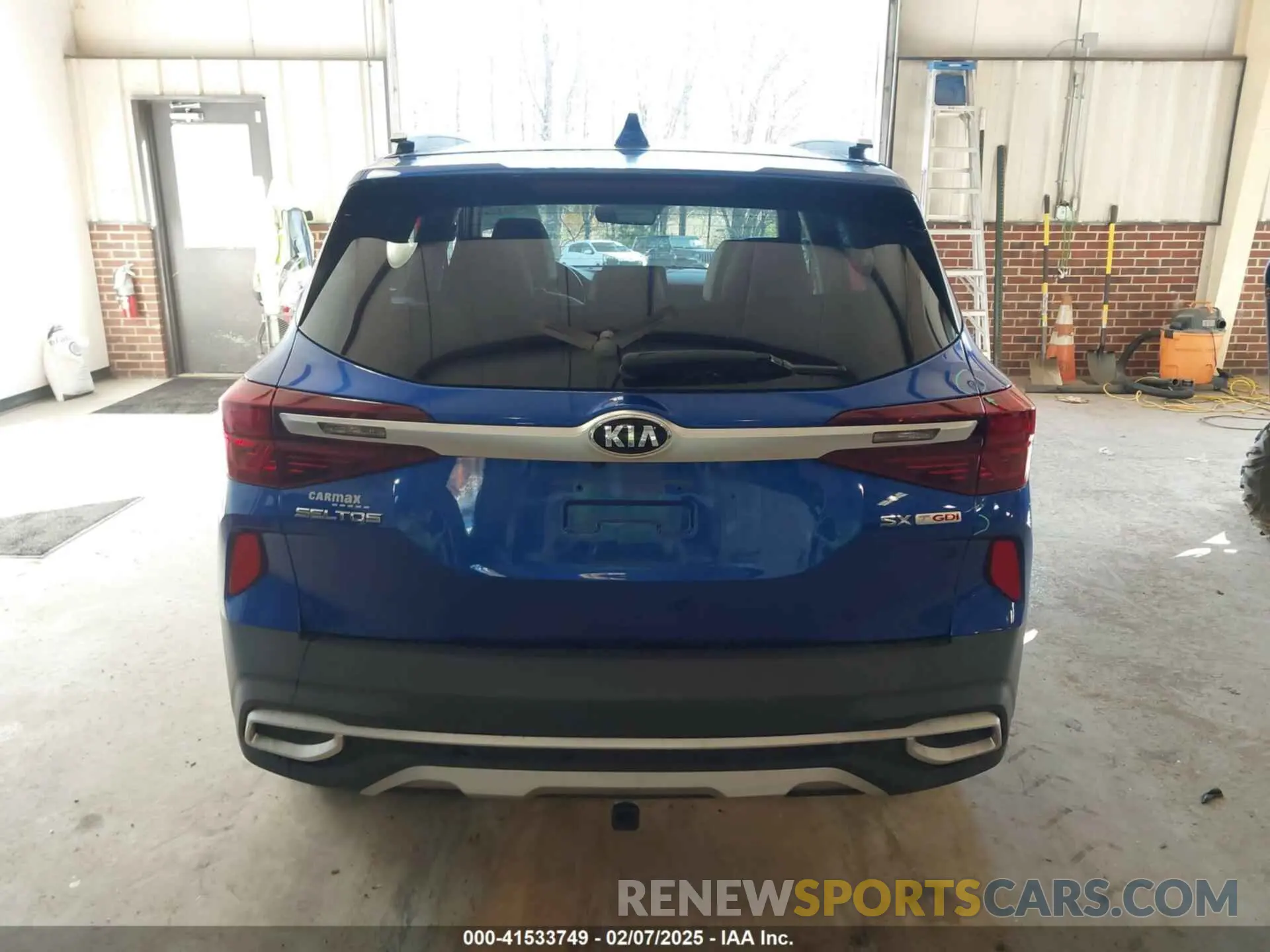 16 Photograph of a damaged car KNDETCA28M7154385 KIA SELTOS 2021