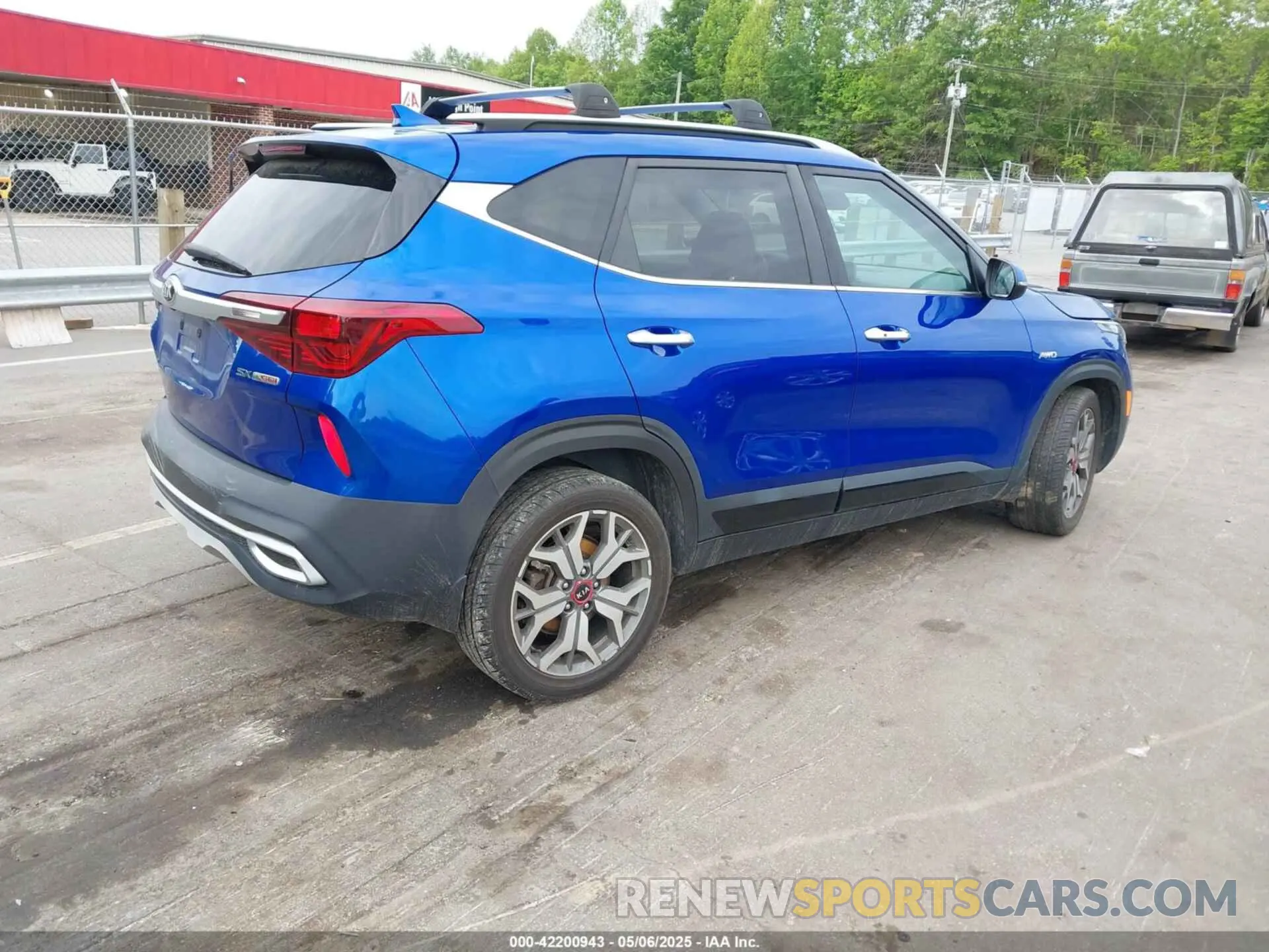 4 Photograph of a damaged car KNDETCA29M7083021 KIA SELTOS 2021