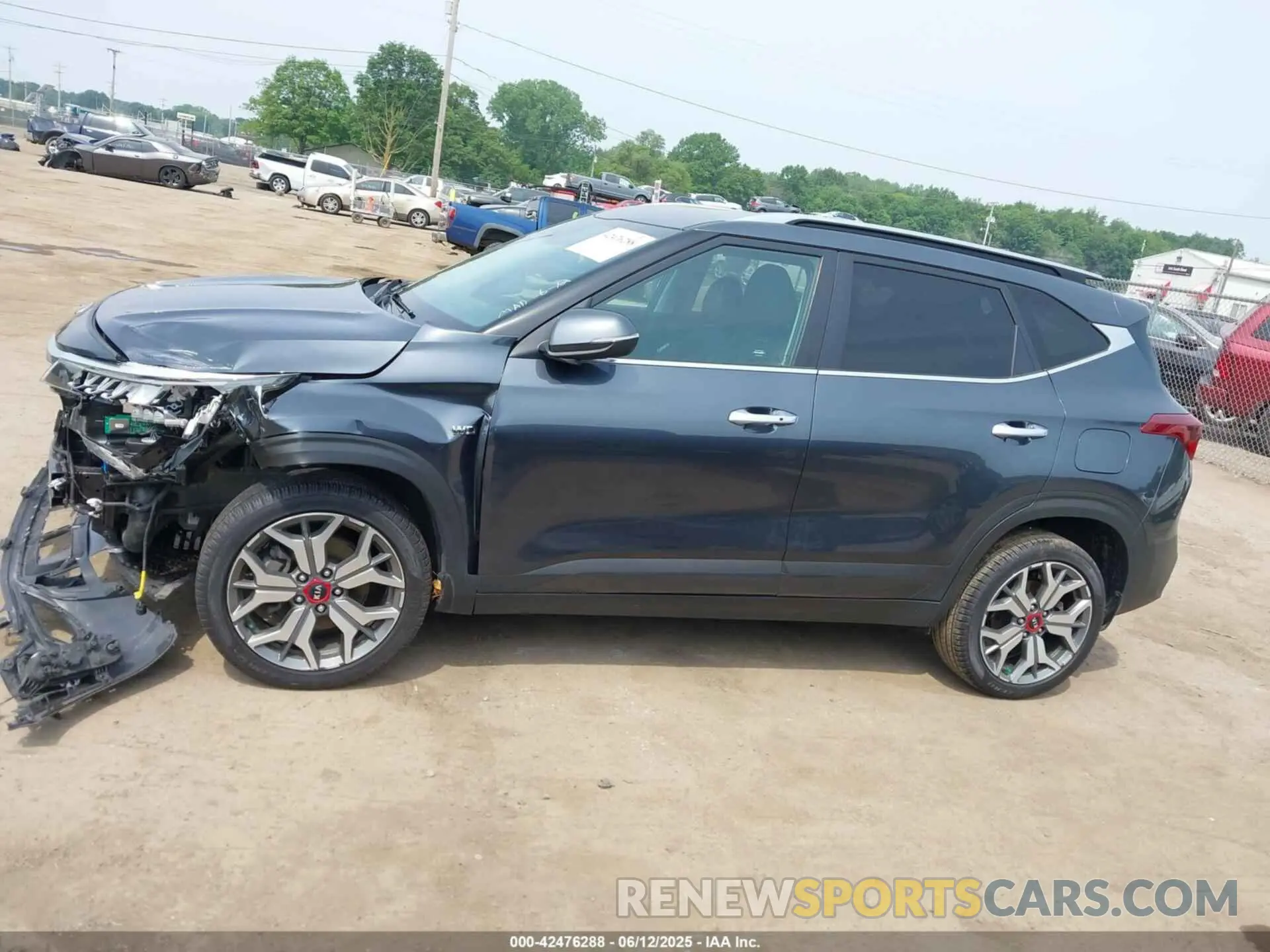 13 Photograph of a damaged car KNDETCA2XM7059200 KIA SELTOS 2021