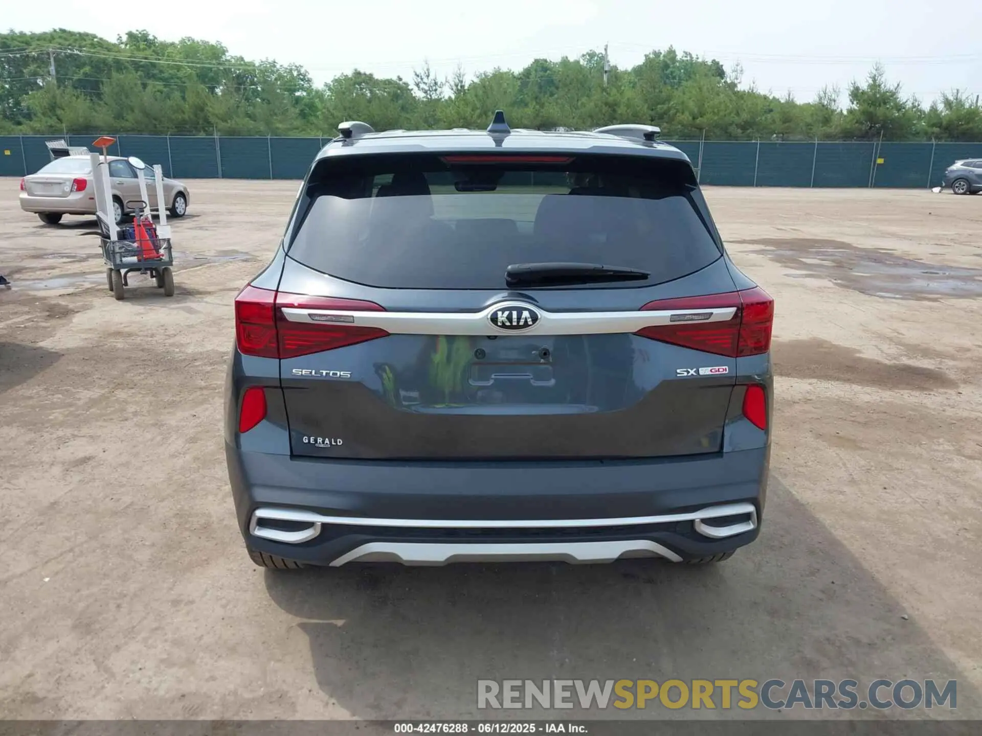 15 Photograph of a damaged car KNDETCA2XM7059200 KIA SELTOS 2021