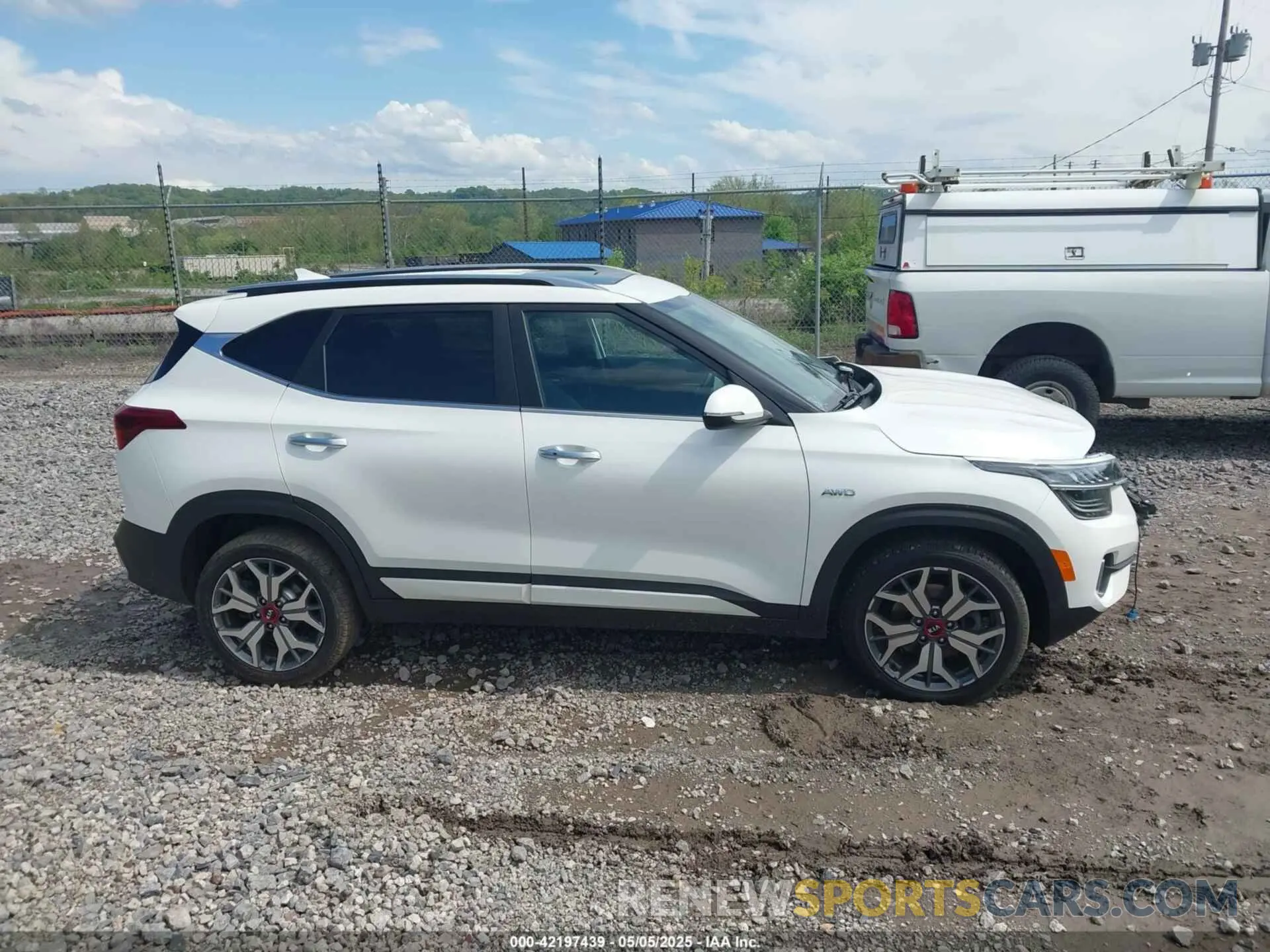 14 Photograph of a damaged car KNDETCA2XM7111926 KIA SELTOS 2021