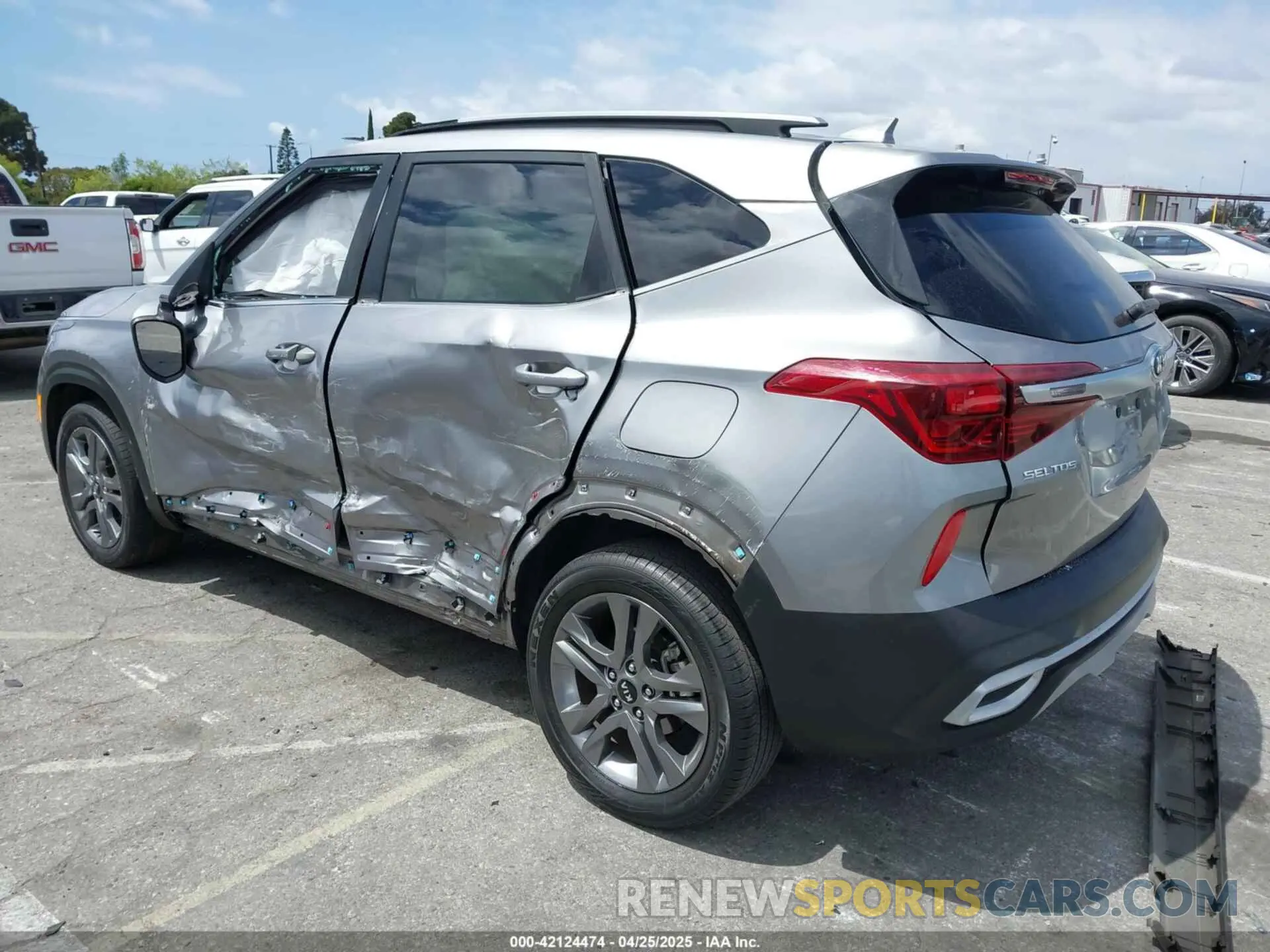 3 Фотография поврежденного автомобиля KNDEU2AA0M7046633 KIA SELTOS 2021