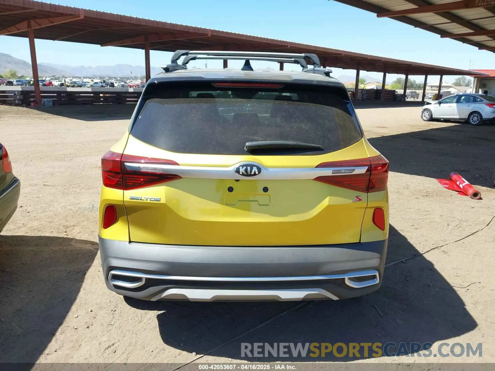 16 Photograph of a damaged car KNDEU2AA0M7125512 KIA SELTOS 2021