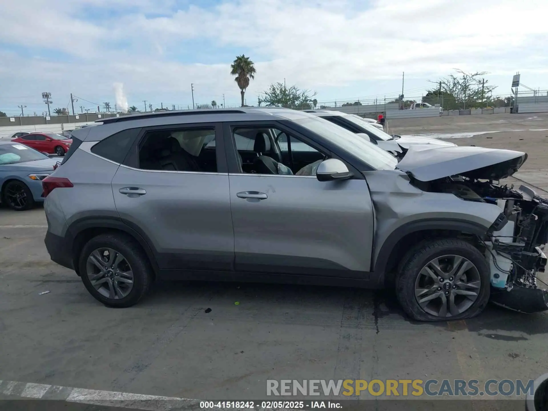 12 Photograph of a damaged car KNDEU2AA2M7146040 KIA SELTOS 2021