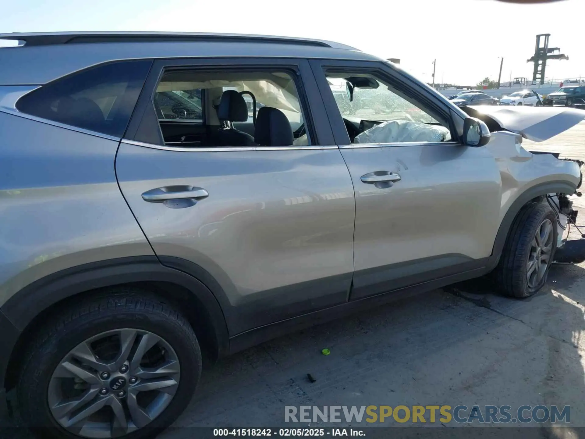 2 Photograph of a damaged car KNDEU2AA2M7146040 KIA SELTOS 2021