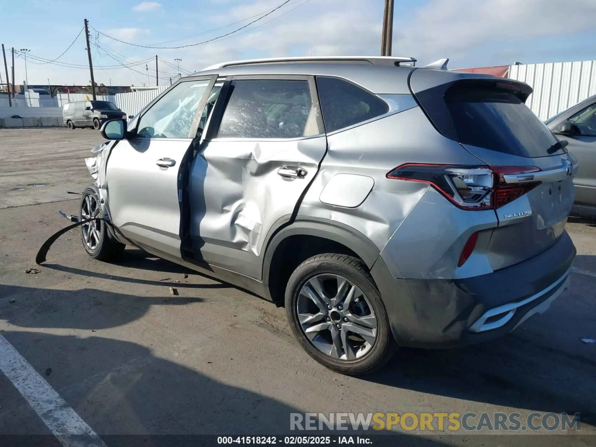 3 Photograph of a damaged car KNDEU2AA2M7146040 KIA SELTOS 2021