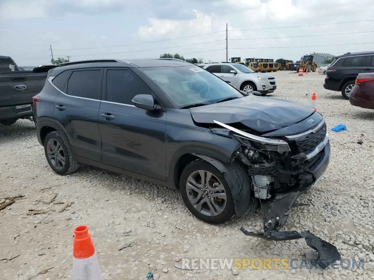 4 Фотография поврежденного автомобиля KNDEU2AA4M7129983 KIA SELTOS 2021