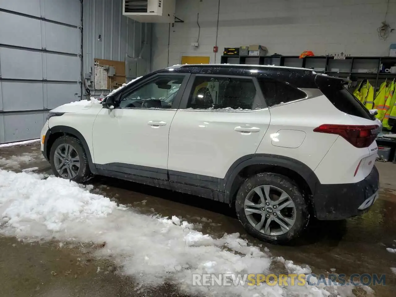 2 Photograph of a damaged car KNDEU2AA9M7050549 KIA SELTOS 2021