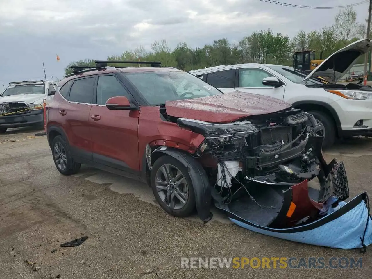 4 Photograph of a damaged car KNDEUCAA1M7116081 KIA SELTOS 2021