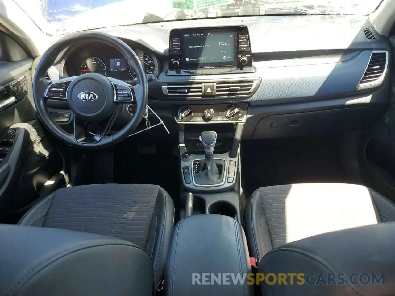 8 Photograph of a damaged car KNDEUCAA2M7156458 KIA SELTOS 2021