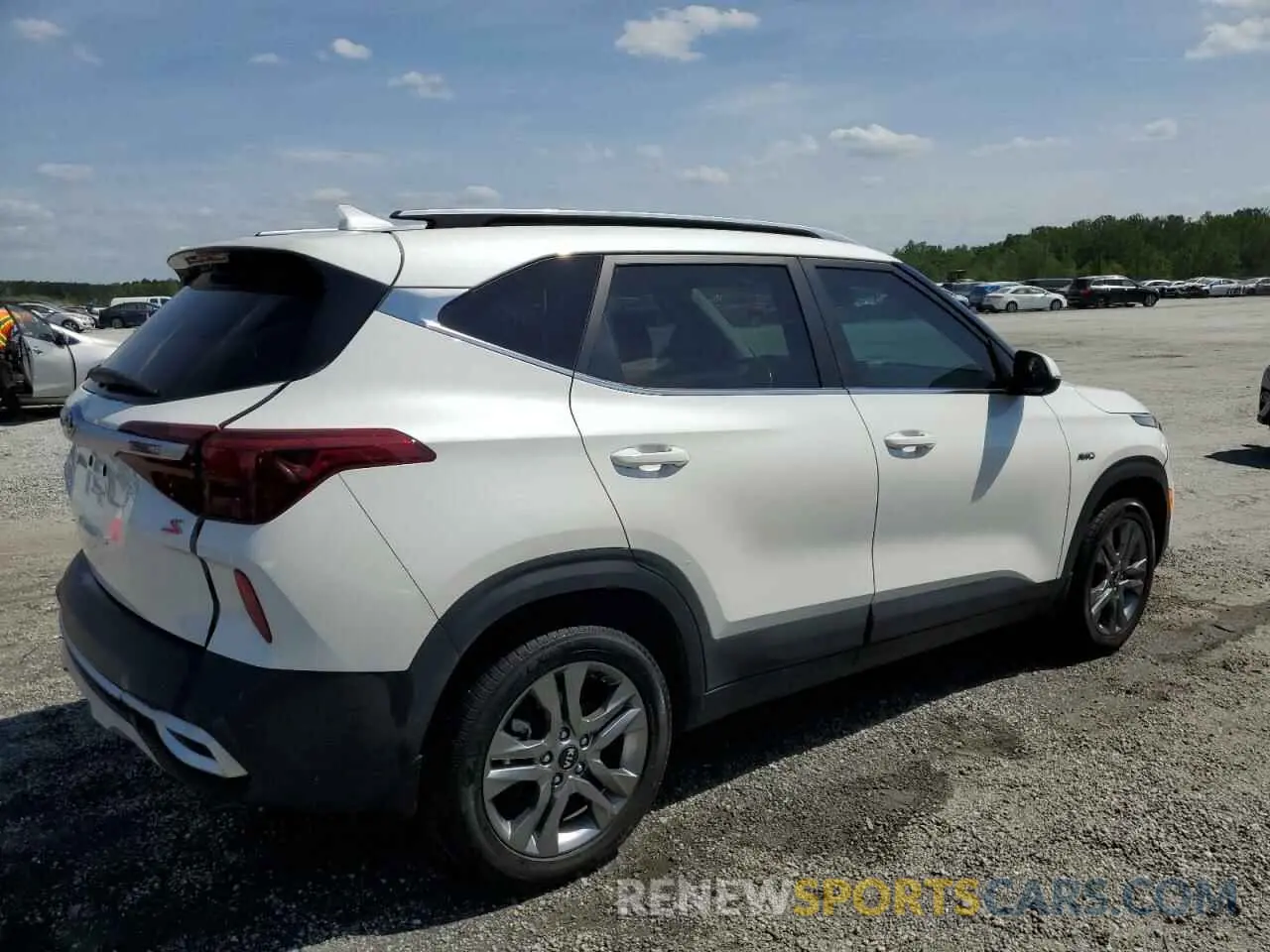 3 Photograph of a damaged car KNDEUCAA2M7206078 KIA SELTOS 2021