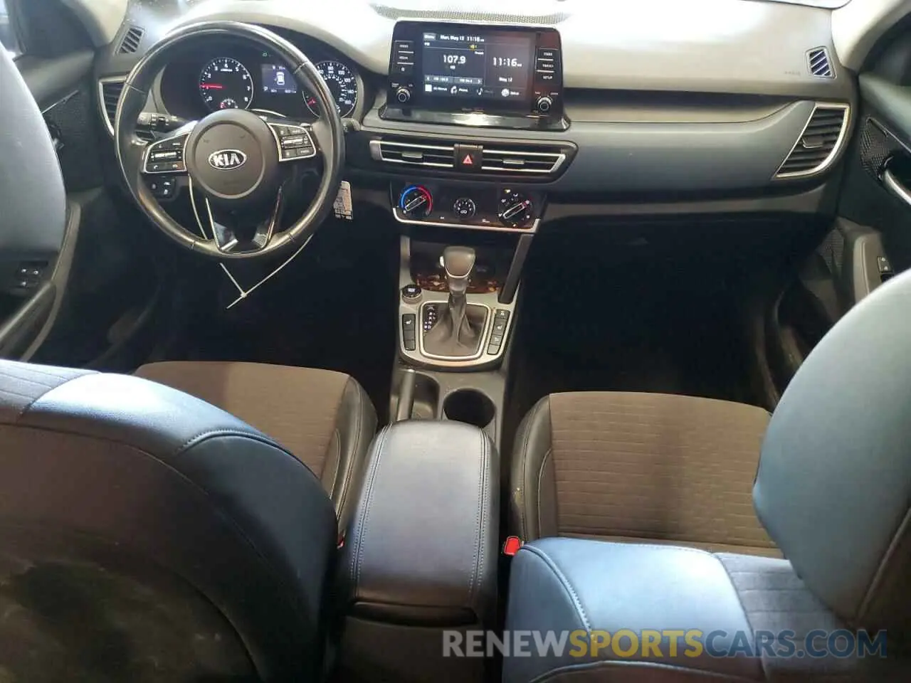 8 Photograph of a damaged car KNDEUCAA7M7082583 KIA SELTOS 2021