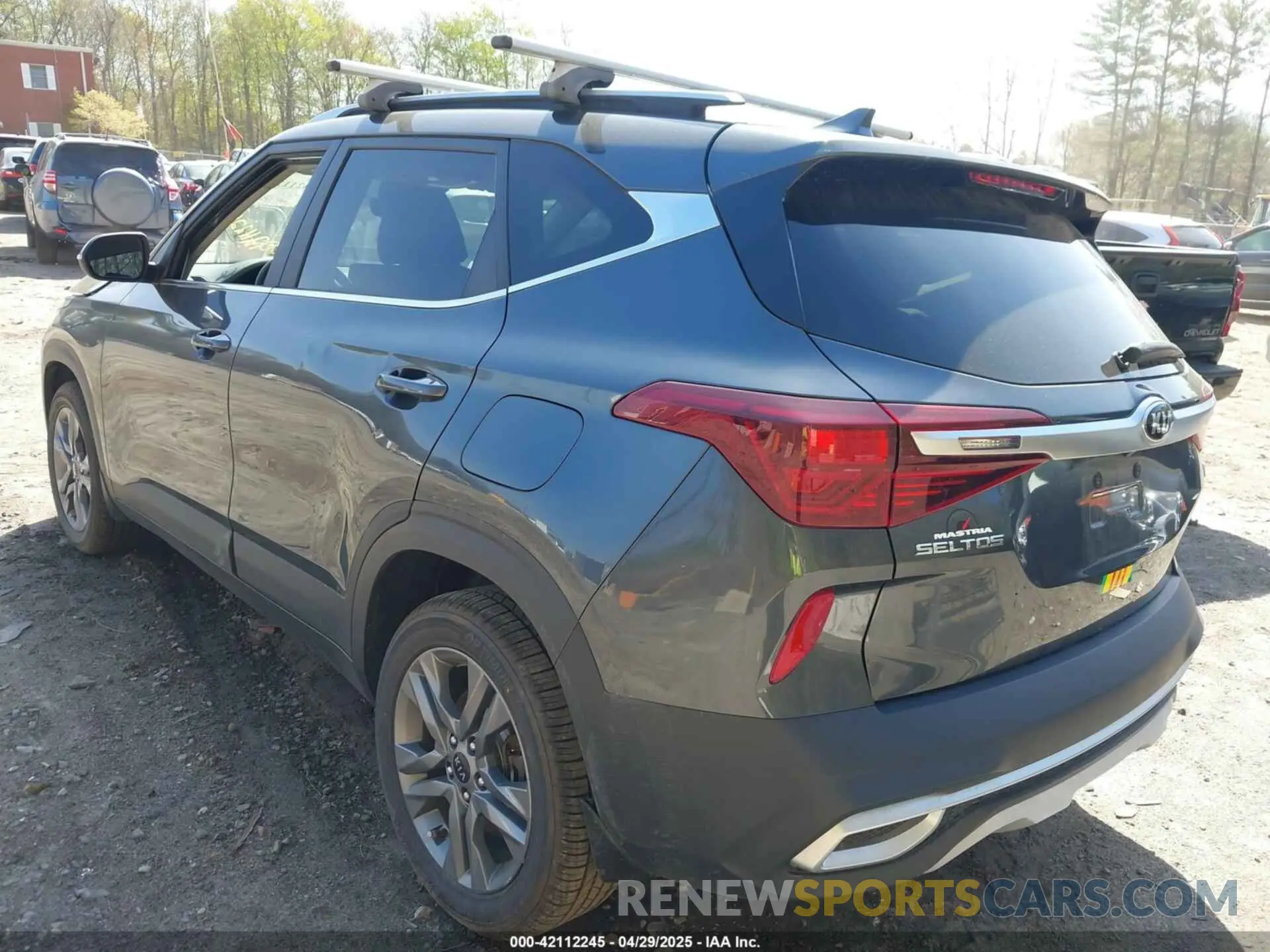 3 Photograph of a damaged car KNDEUCAA7M7170551 KIA SELTOS 2021