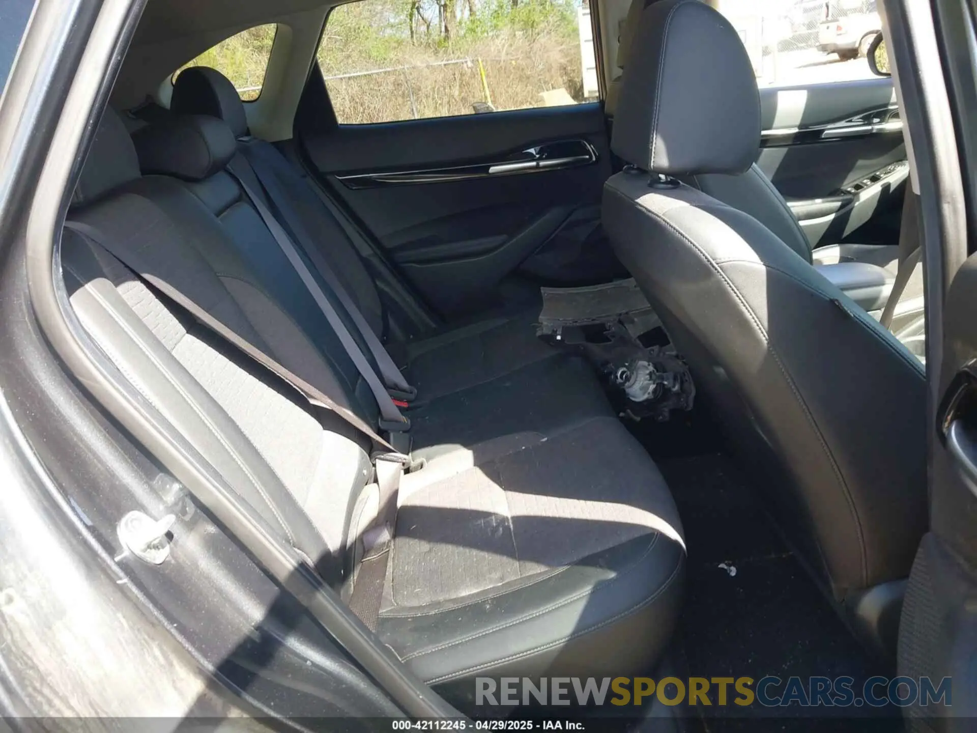 8 Photograph of a damaged car KNDEUCAA7M7170551 KIA SELTOS 2021