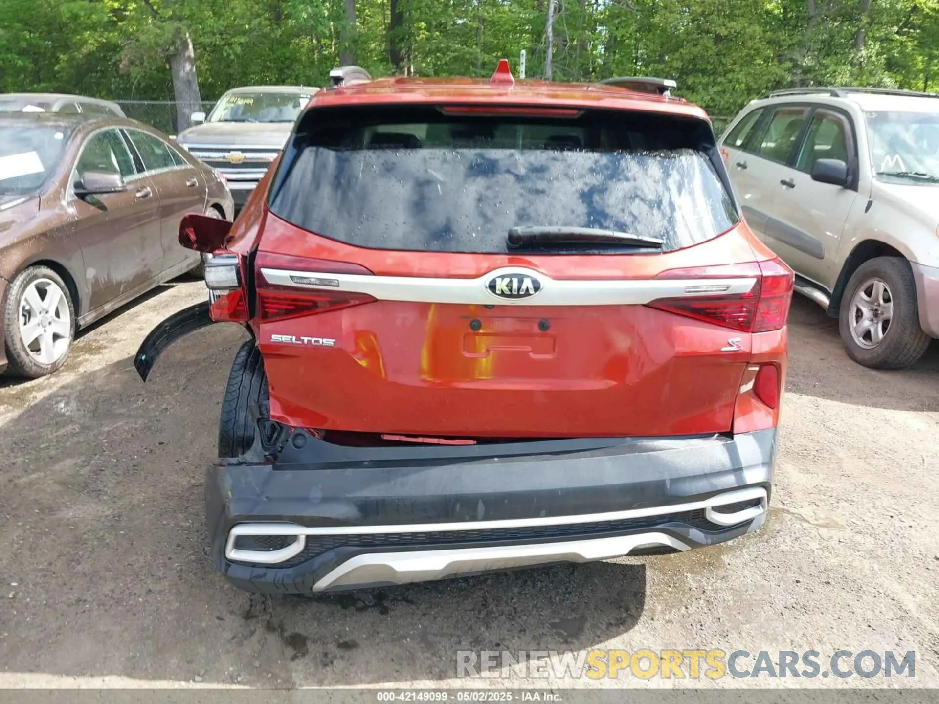 16 Photograph of a damaged car KNDEUCAA7M7205718 KIA SELTOS 2021
