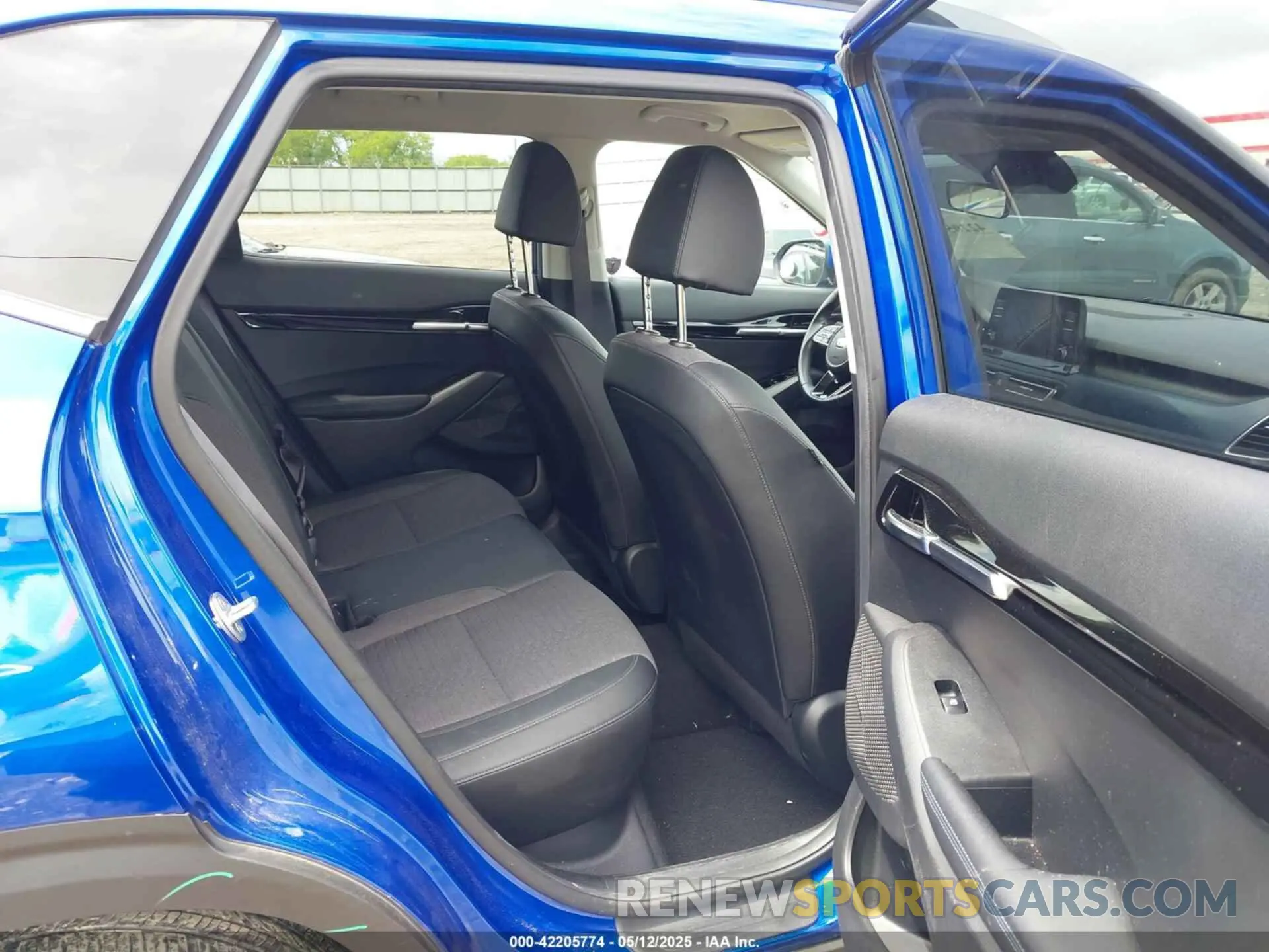 8 Photograph of a damaged car KNDEUCAA8M7184183 KIA SELTOS 2021